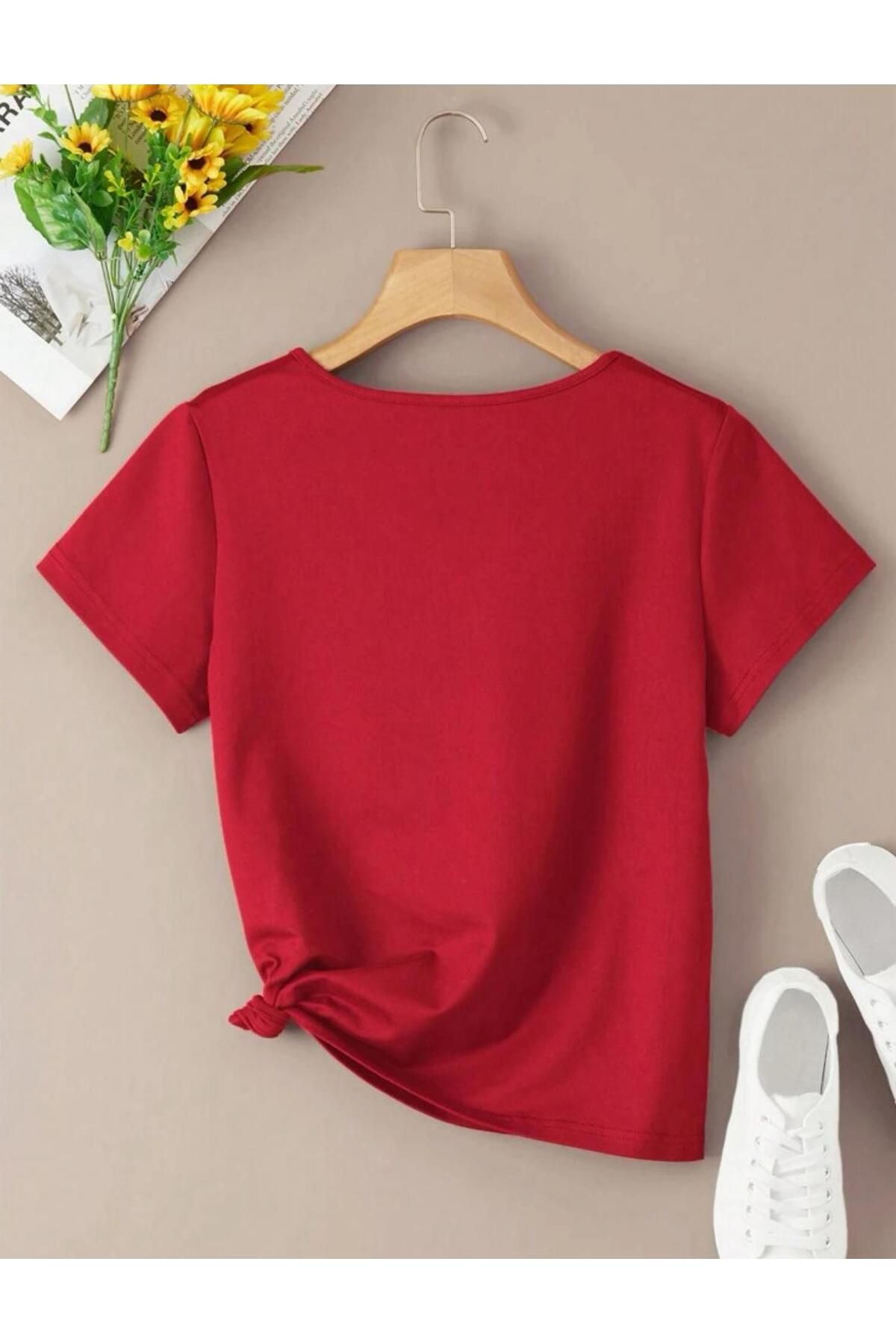 V Yaka Basic Çiçek Baskılı Pamuklu Tshirt (NORMAL KALIP) V Yaka Basic Çiçek Baskılı Pamuklu Tshirt (NORMAL KALIP)