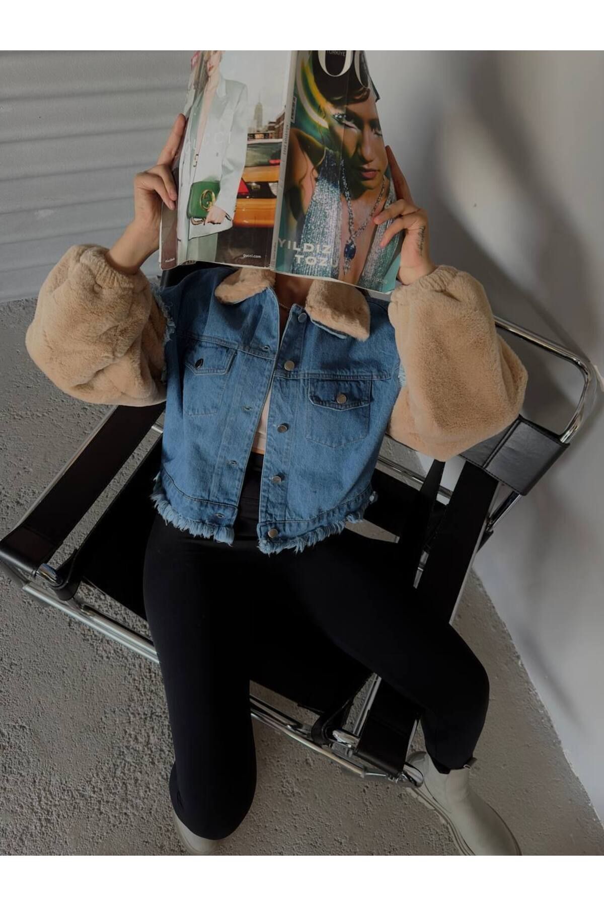 Kol ve Yaka Peluşlu Püskül Detay Denim Kot Ceket Kol ve Yaka Peluşlu Püskül Detay Denim Kot Ceket