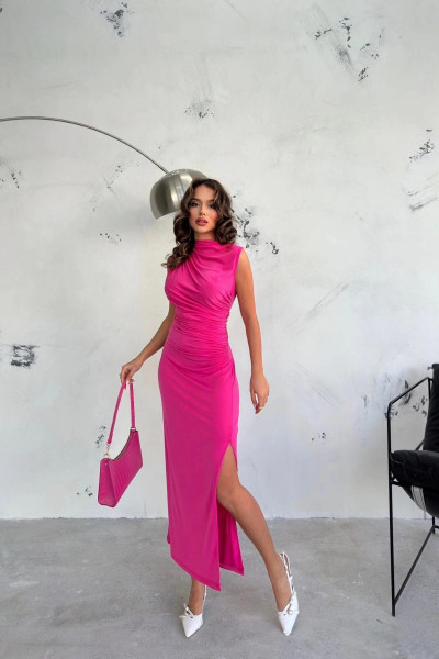 Pembe Omuz ve Bel Kısmı Drapeli Sıfır Kol Yırtmaç Detaylı Sandy Elbise Pembe Omuz ve Bel Kısmı Drapeli Sıfır Kol Yırtmaç Detaylı Sandy Elbise