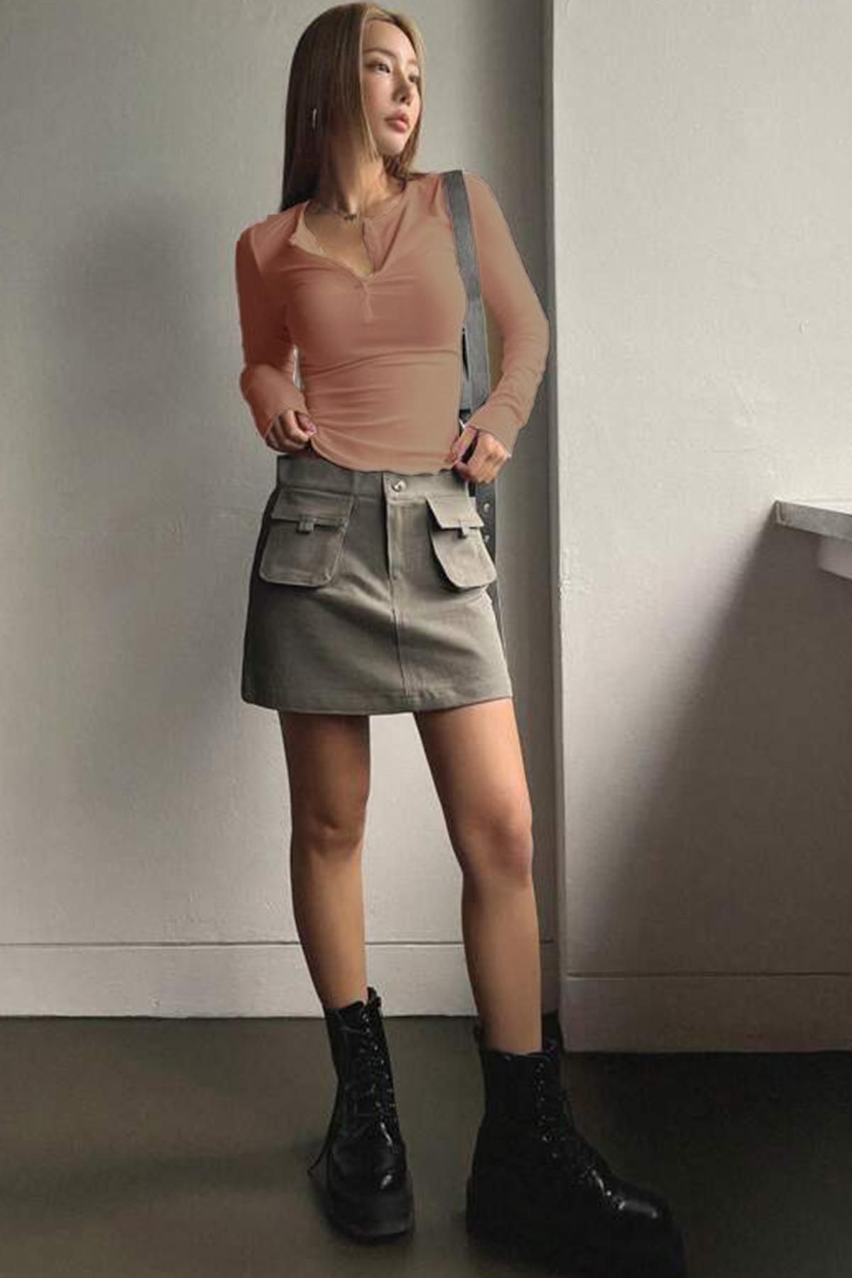 Kadın Somon Düğme Detaylı Patlı Düğmeli Bisiklet Yaka Uzun Kollu Fitilli Kaşkorse Bluz Body Kadın Somon Düğme Detaylı Patlı Düğmeli Bisiklet Yaka Uzun Kollu Fitilli Kaşkorse Bluz Body
