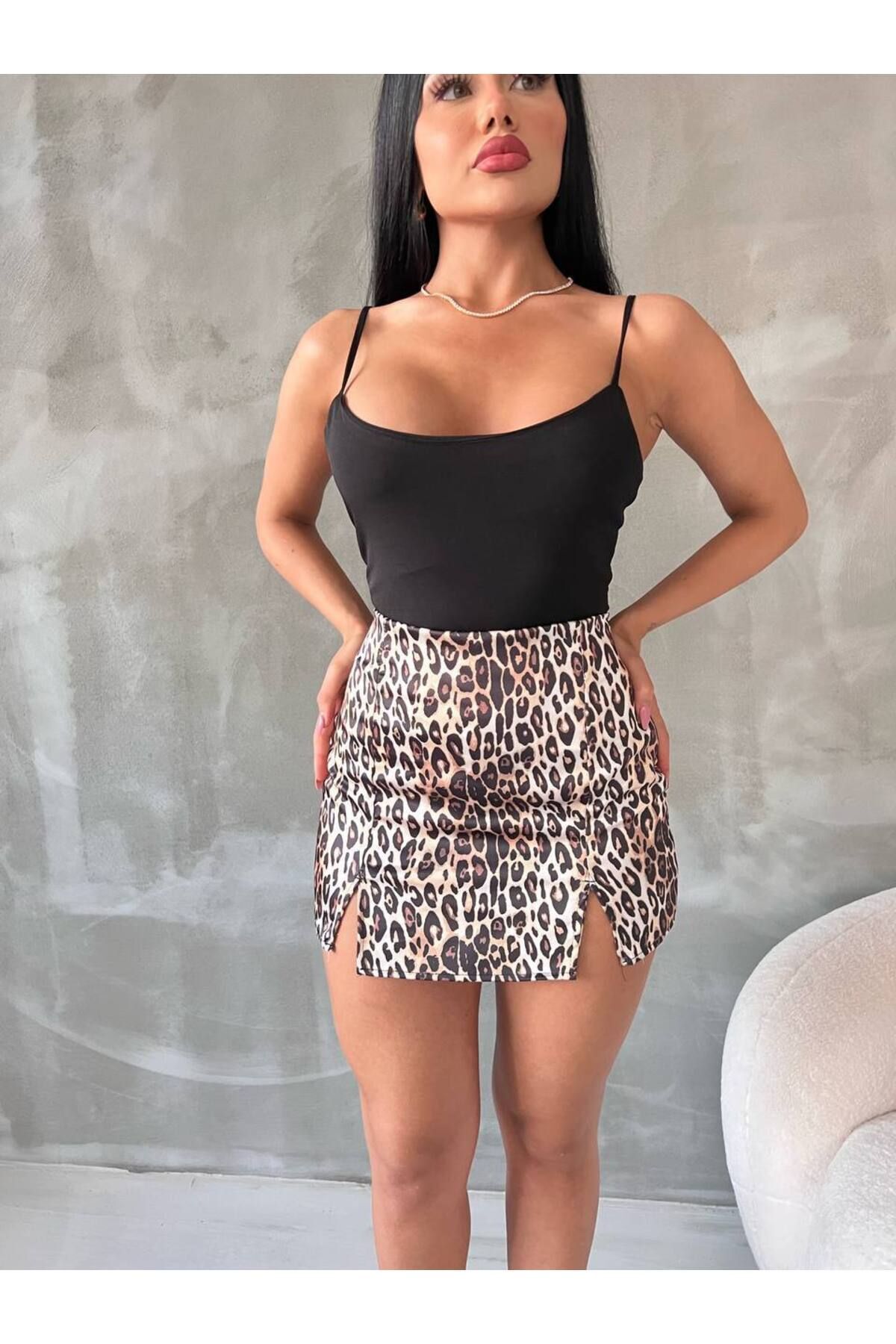 Kadın Saten Leopar Desen Şort Etek Kadın Saten Leopar Desen Şort Etek