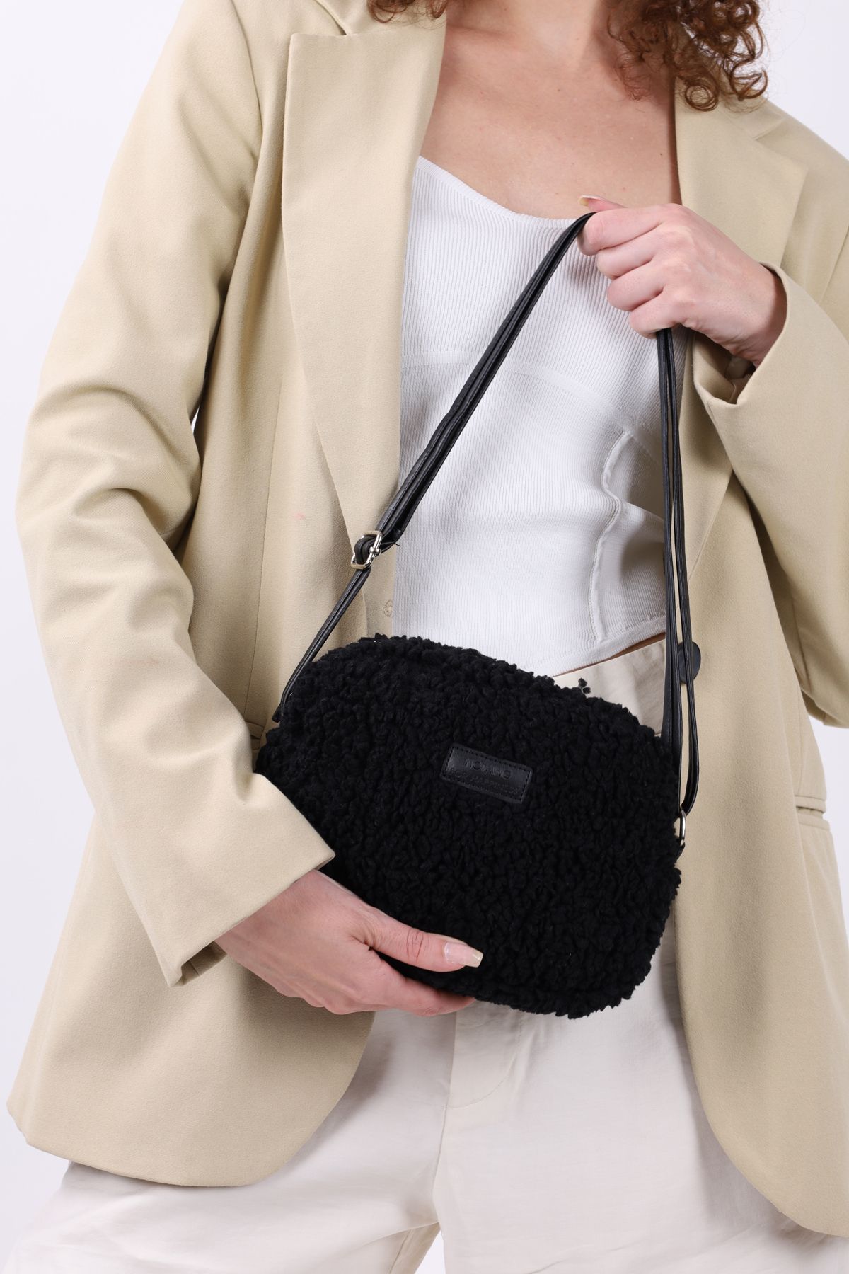 Kadın Siyah Kürklü Peluş Mini Urban Çapraz Omuz Çanta Kadın Siyah Kürklü Peluş Mini Urban Çapraz Omuz Çanta