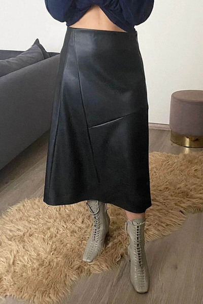 Swarıus Asimetrik Dikim Detaylı Kadın Deri Etek Siyah Swarıus Asimetrik Dikim Detaylı Kadın Deri Etek Siyah
