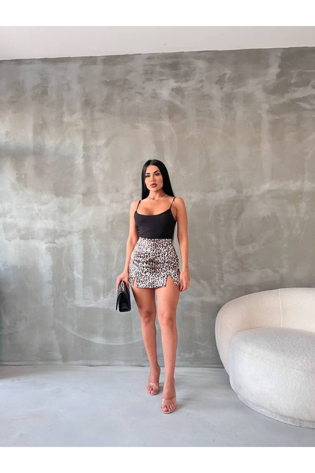 Kadın Saten Leopar Desen Şort Etek Kadın Saten Leopar Desen Şort Etek