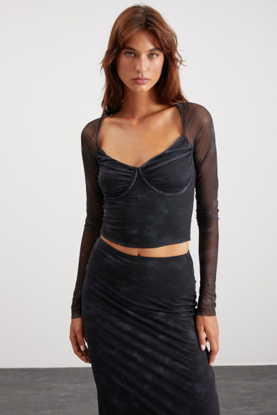 Lıly Kadın Slim Fit Kalp Yaka Desenli Tül Uzun Kollu Koyu Gri Bluz Lıly Kadın Slim Fit Kalp Yaka Desenli Tül Uzun Kollu Koyu Gri Bluz