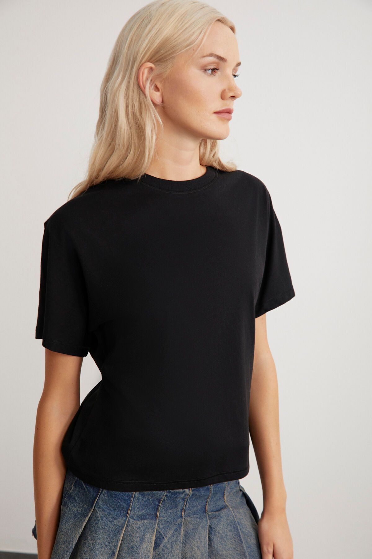 Lottıe Kadın %100 Organik Pamuklu Regular Kalıp Bisiklet Yaka Basic Kısa Kollu Siyah T-shirt Lottıe Kadın %100 Organik Pamuklu Regular Kalıp Bisiklet Yaka Basic Kısa Kollu Siyah T-shirt