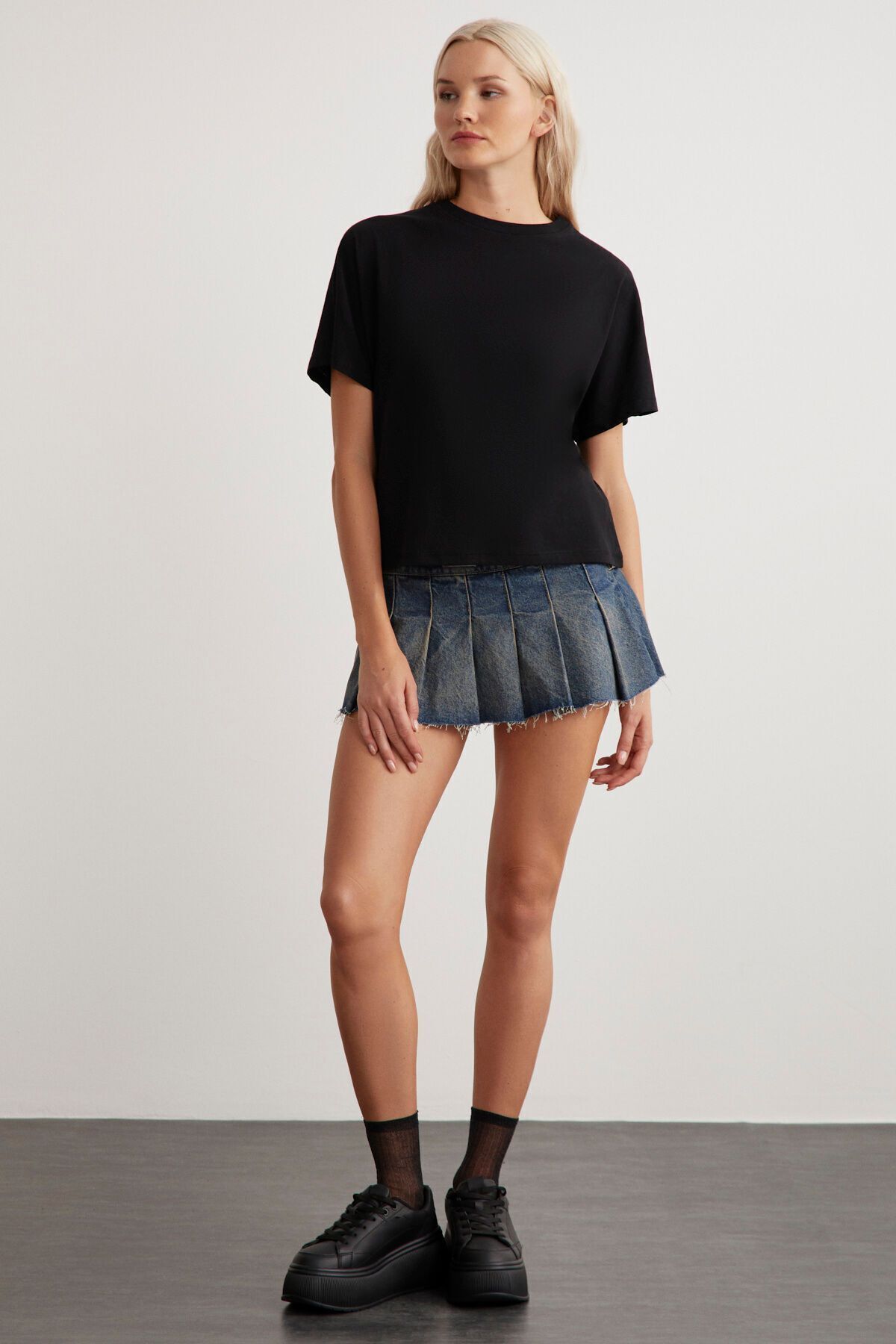 Lottıe Kadın %100 Organik Pamuklu Regular Kalıp Bisiklet Yaka Basic Kısa Kollu Siyah T-shirt Lottıe Kadın %100 Organik Pamuklu Regular Kalıp Bisiklet Yaka Basic Kısa Kollu Siyah T-shirt