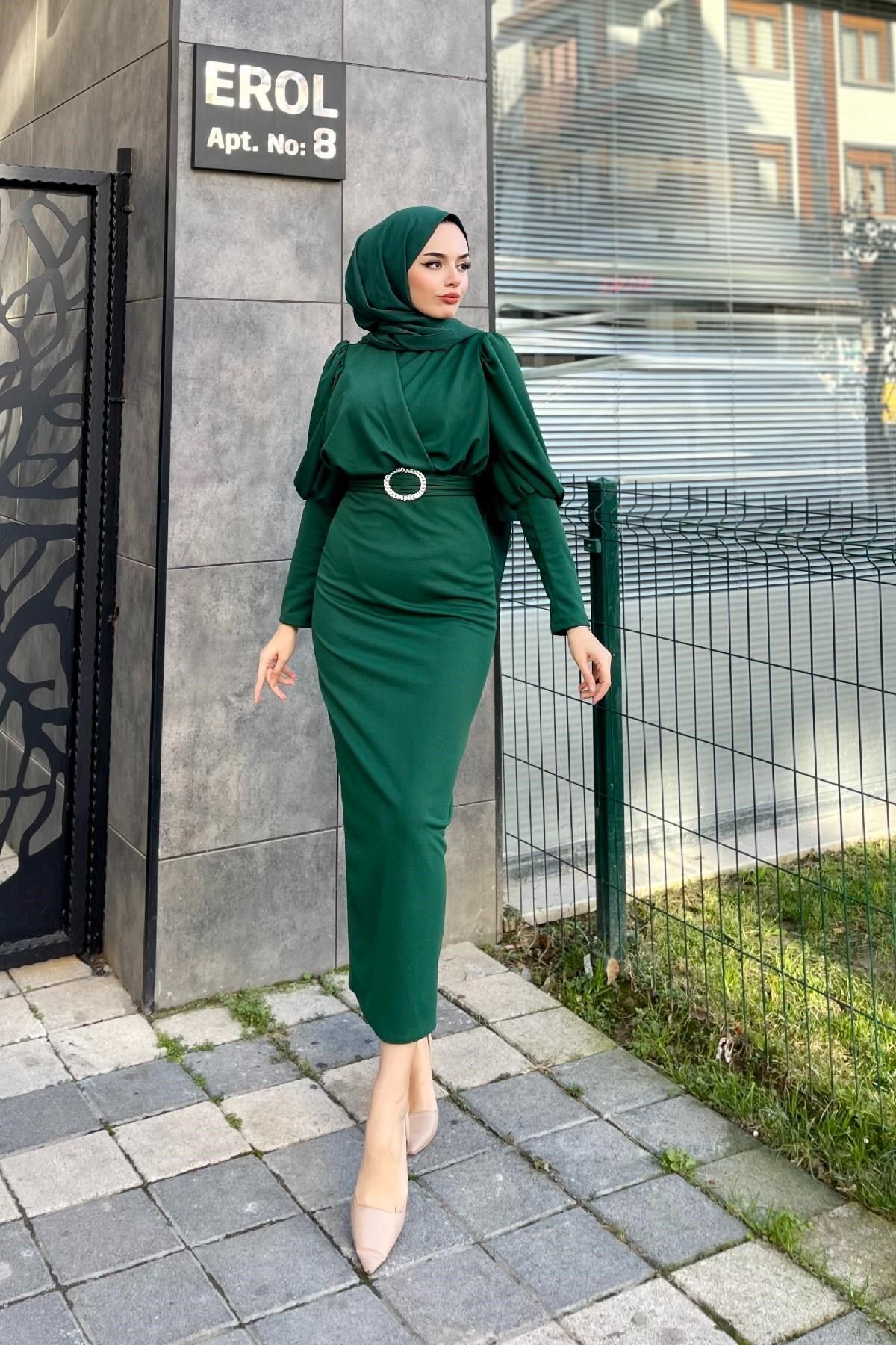 Önü Çapraz Kemerli Elbise Önü Çapraz Kemerli Elbise