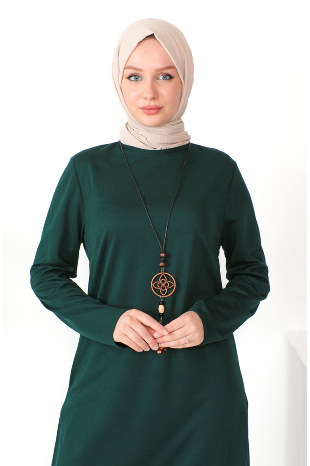 Kolyeli Tunik Pantolon İkili Takım 8585-05 Zümrüt Yeşili Kolyeli Tunik Pantolon İkili Takım 8585-05 Zümrüt Yeşili