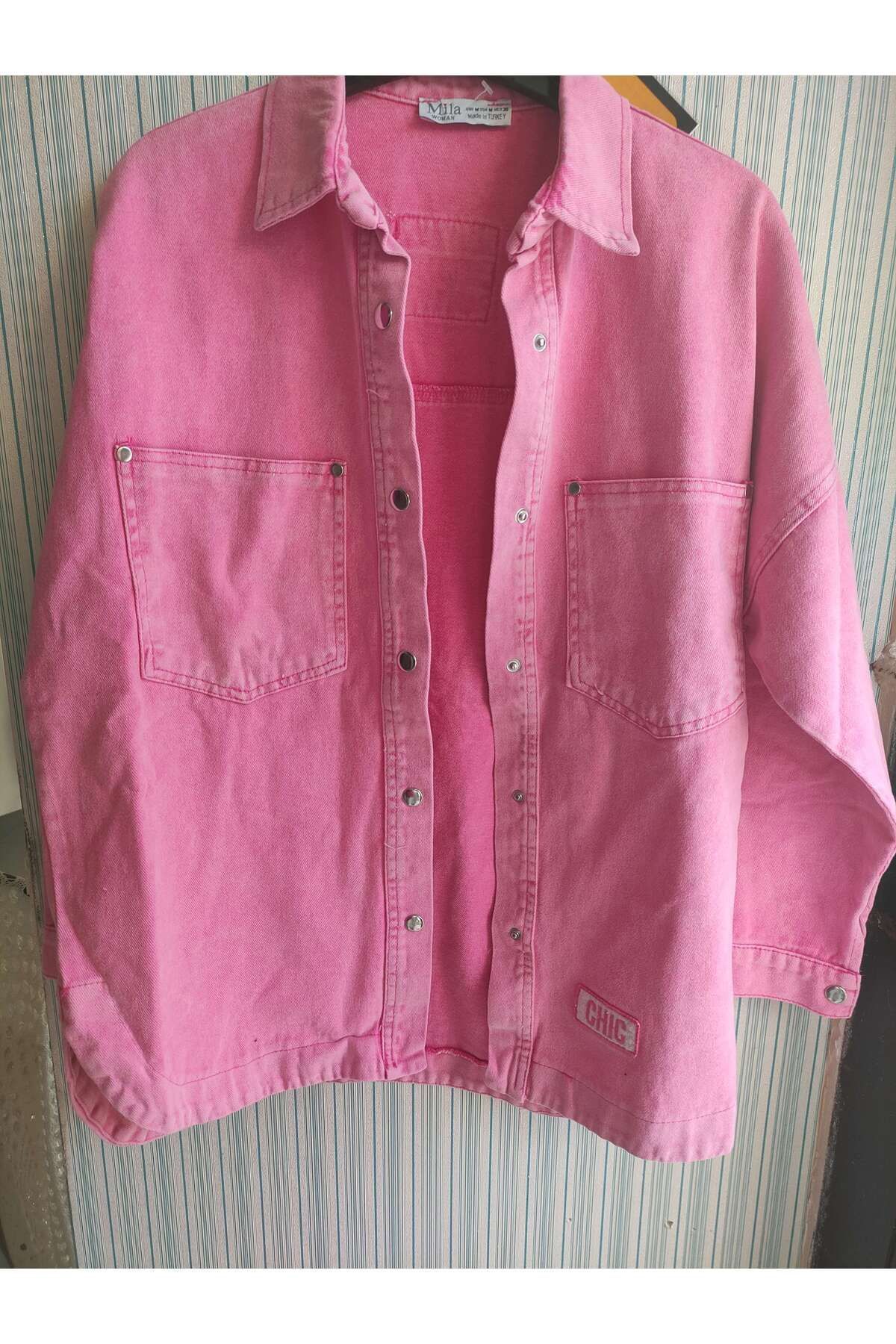 Oversize Yıkamalı Pembe Armalı Kot Gömlek Ceket Oversize Yıkamalı Pembe Armalı Kot Gömlek Ceket
