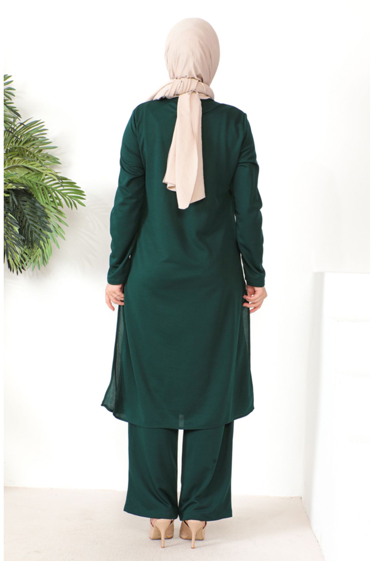 Kolyeli Tunik Pantolon İkili Takım 8585-05 Zümrüt Yeşili Kolyeli Tunik Pantolon İkili Takım 8585-05 Zümrüt Yeşili