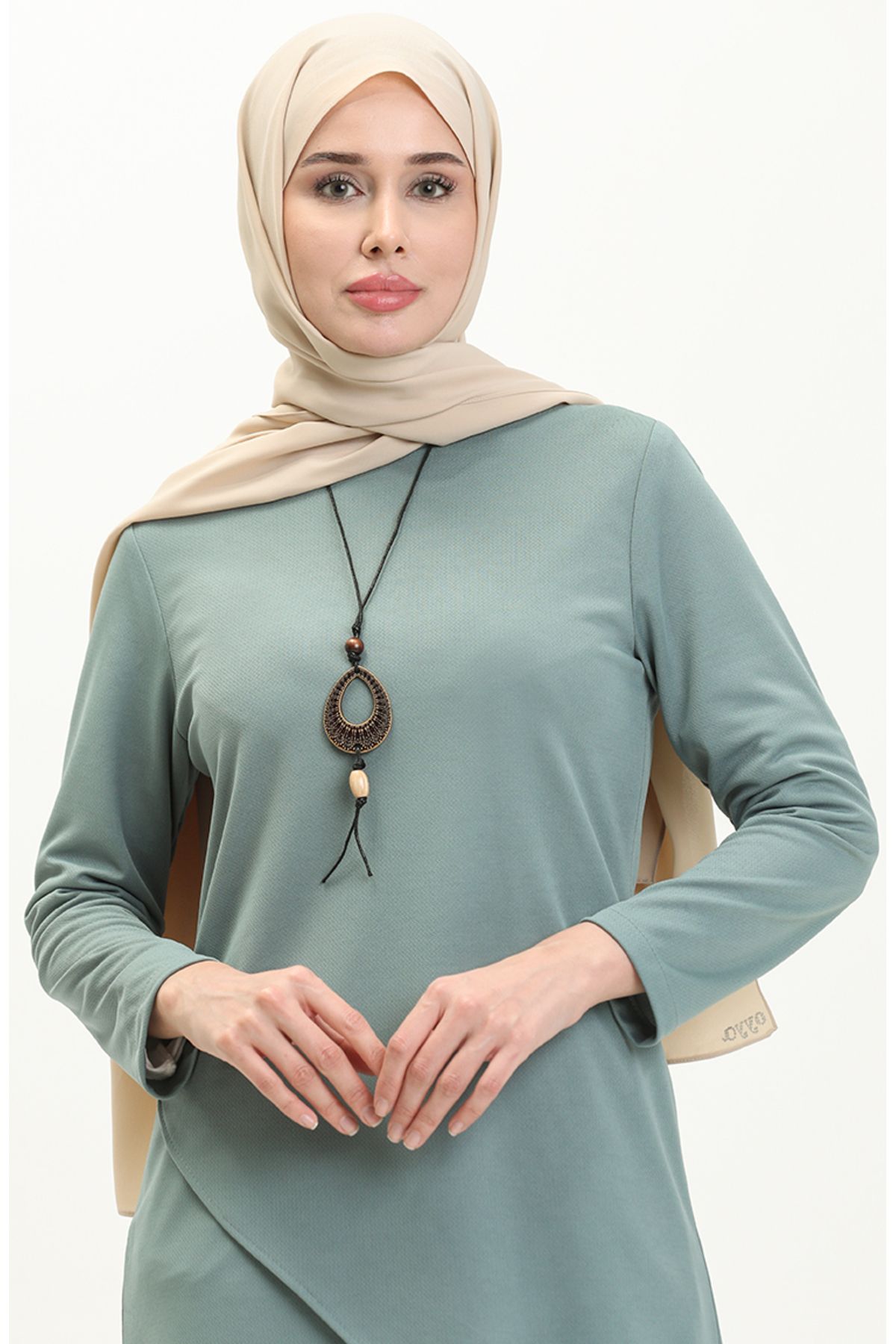 Kolyeli Tunik Pantolon İkili Takım 0704-04 Çağla Yeşili Kolyeli Tunik Pantolon İkili Takım 0704-04 Çağla Yeşili