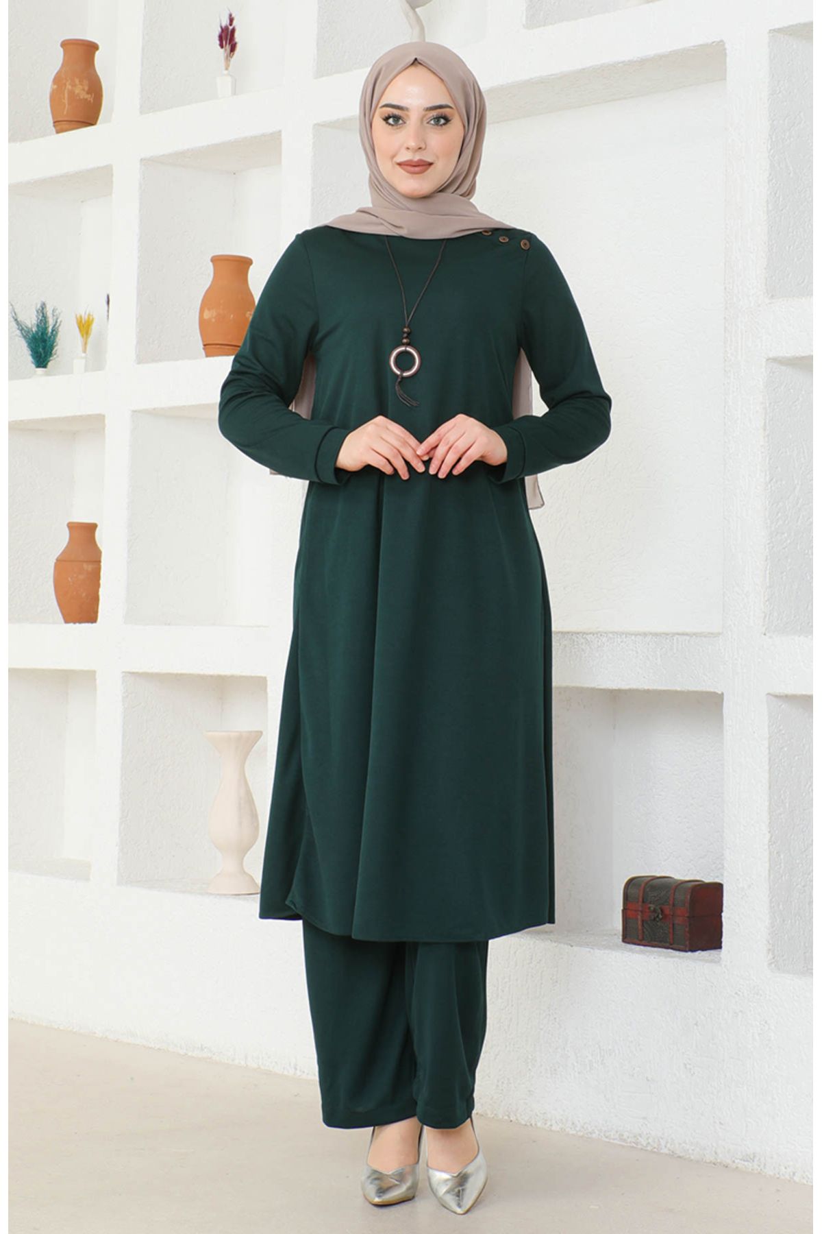 Kolyeli Tunik Pantolon İkili Takım 0580-08 Zümrüt Yeşili Kolyeli Tunik Pantolon İkili Takım 0580-08 Zümrüt Yeşili