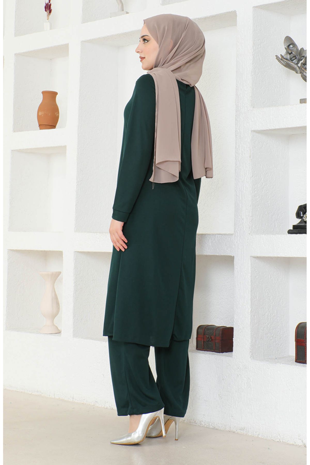 Kolyeli Tunik Pantolon İkili Takım 0580-08 Zümrüt Yeşili Kolyeli Tunik Pantolon İkili Takım 0580-08 Zümrüt Yeşili