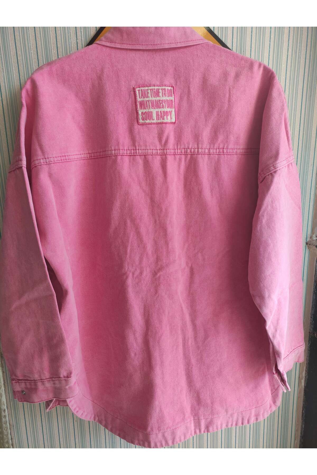 Oversize Yıkamalı Pembe Armalı Kot Gömlek Ceket Oversize Yıkamalı Pembe Armalı Kot Gömlek Ceket