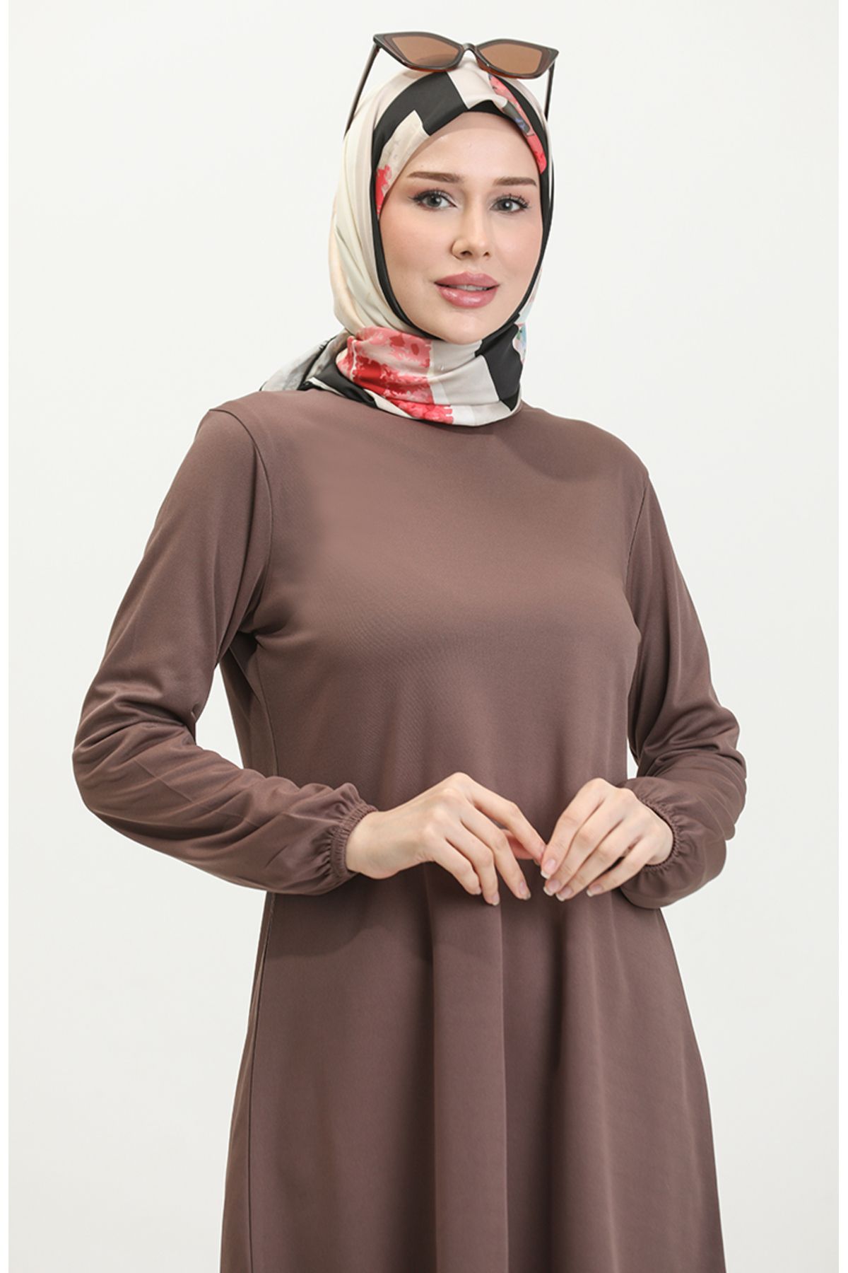 Kolu Lastikli Sade Mevsimlik Tunik 8716-01 Kahverengi Kolu Lastikli Sade Mevsimlik Tunik 8716-01 Kahverengi