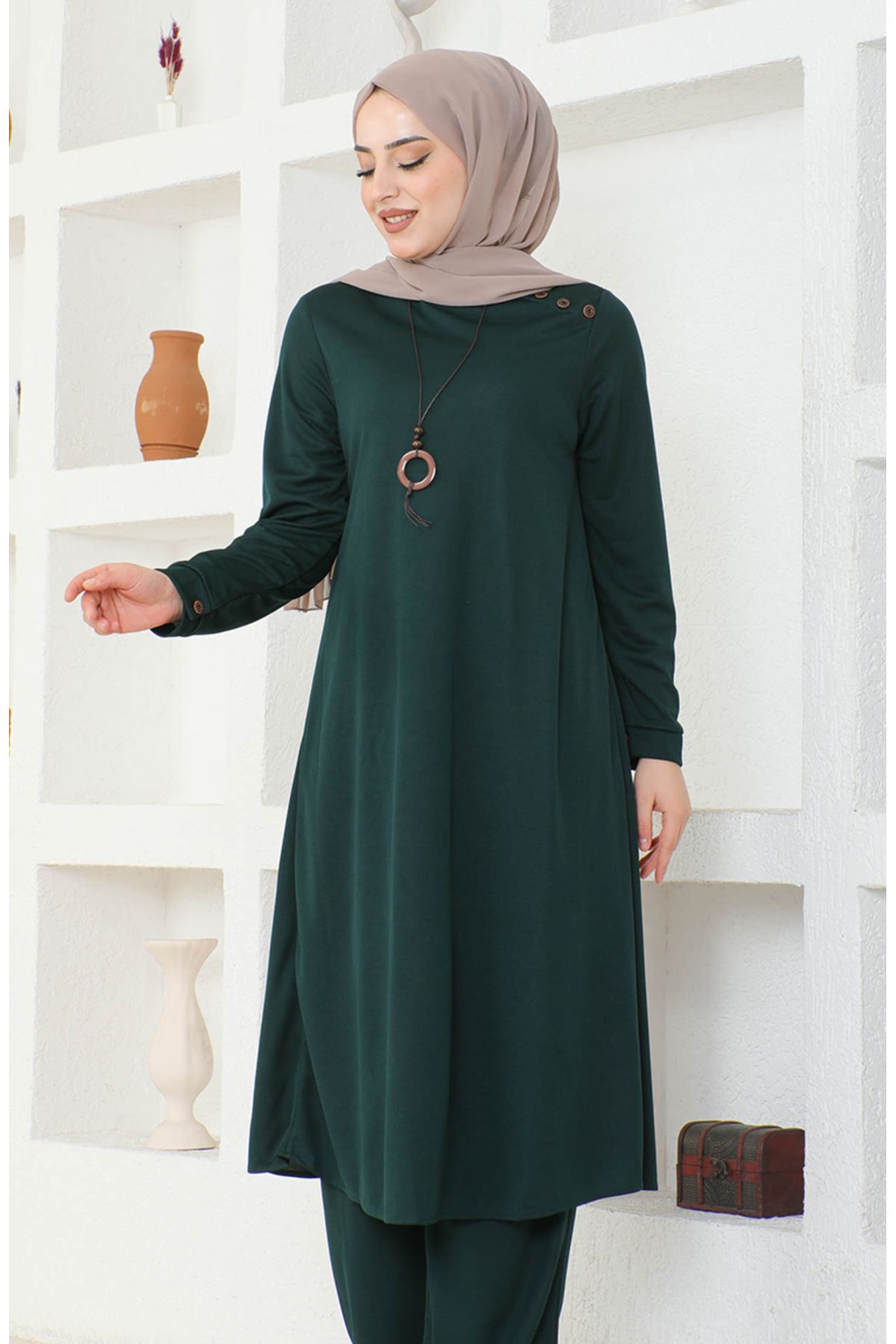 Kolyeli Tunik Pantolon İkili Takım 0580-08 Zümrüt Yeşili Kolyeli Tunik Pantolon İkili Takım 0580-08 Zümrüt Yeşili