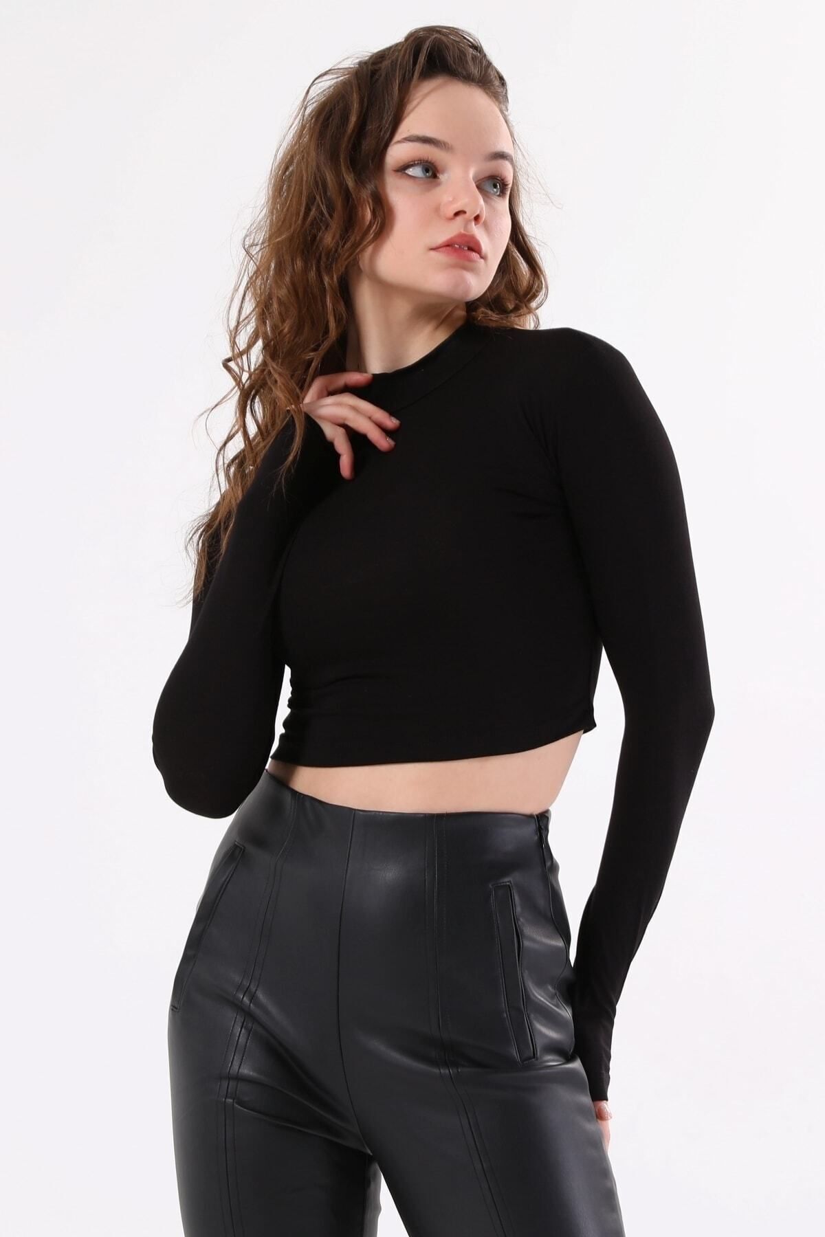 Siyah Dik Yaka Uzun Kollu Crop Bluz Siyah Dik Yaka Uzun Kollu Crop Bluz