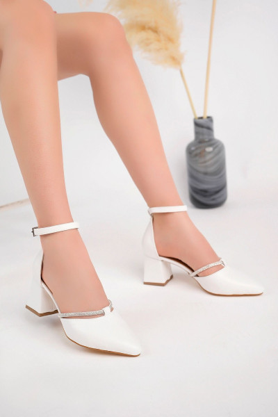 Kadın Taşlı Klasik Topuklu Ayakkabı Kadın Taşlı Klasik Topuklu Ayakkabı