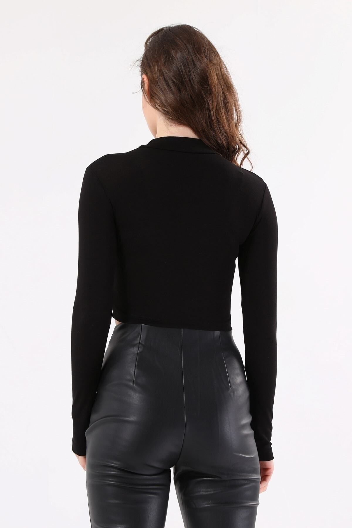 Siyah Dik Yaka Uzun Kollu Crop Bluz Siyah Dik Yaka Uzun Kollu Crop Bluz