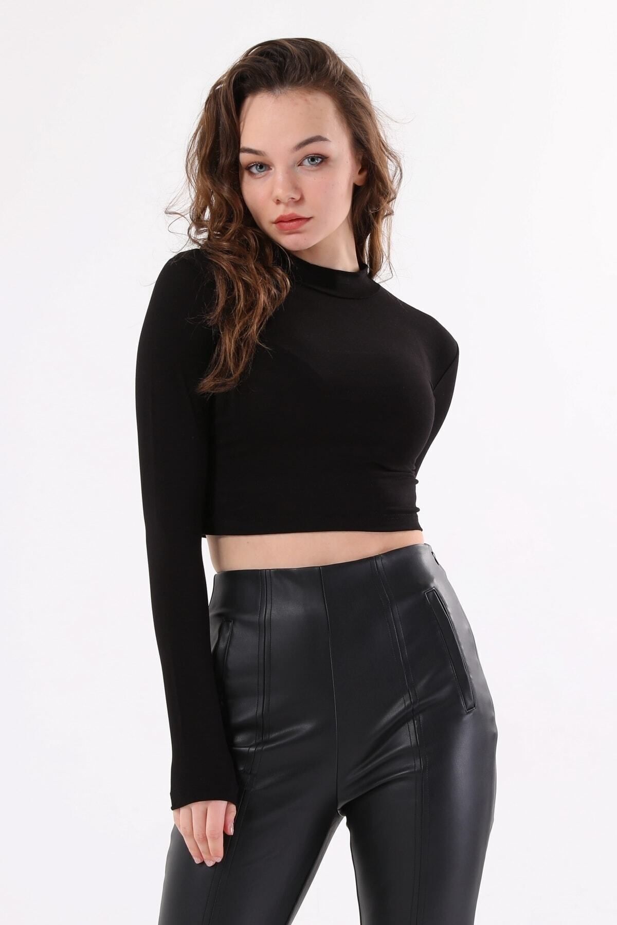 Siyah Dik Yaka Uzun Kollu Crop Bluz Siyah Dik Yaka Uzun Kollu Crop Bluz