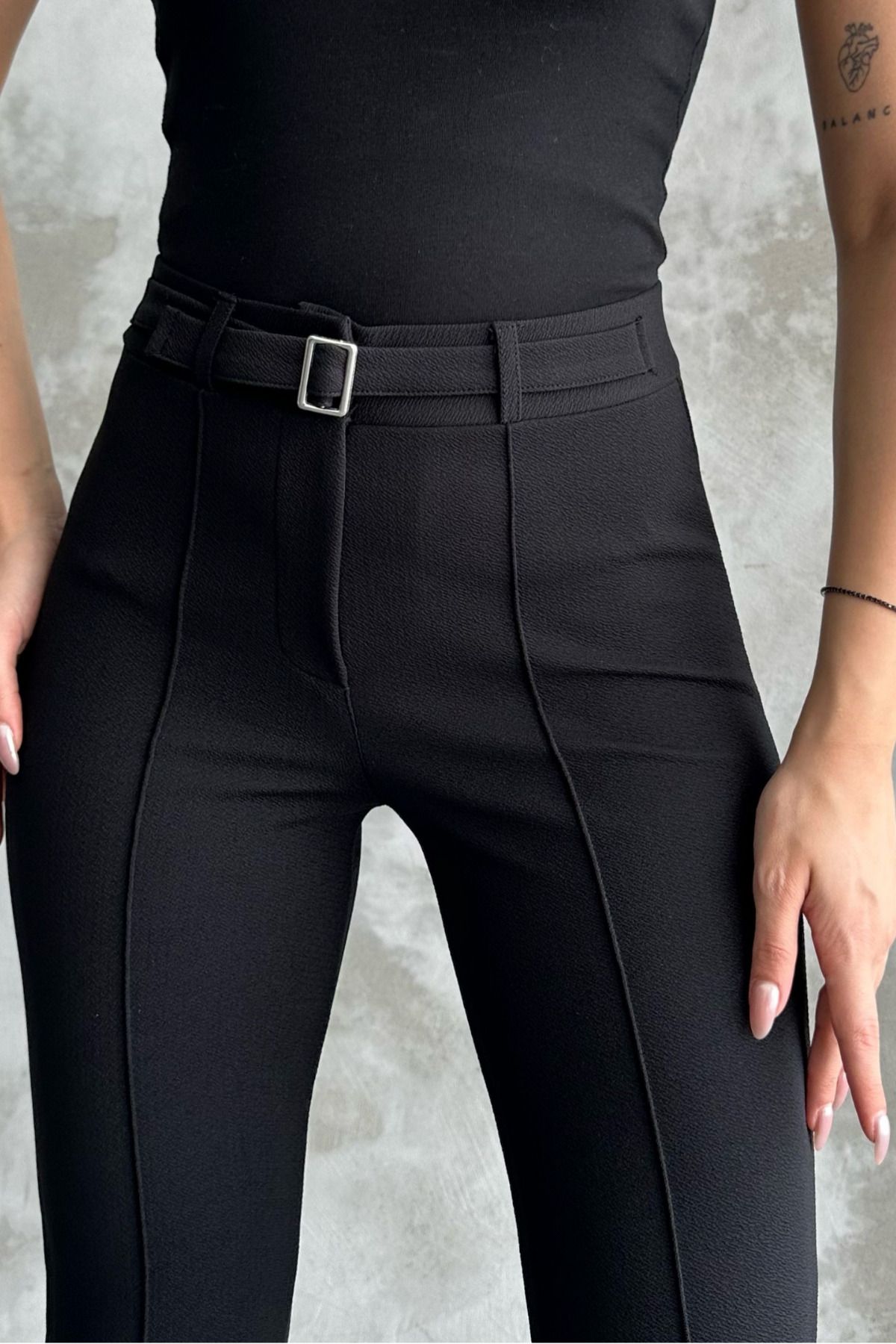 Kadın Siyah Yüksek Bel Toparlayıcı Dar Paça Tokalı Kumaş Pantolon Kadın Siyah Yüksek Bel Toparlayıcı Dar Paça Tokalı Kumaş Pantolon