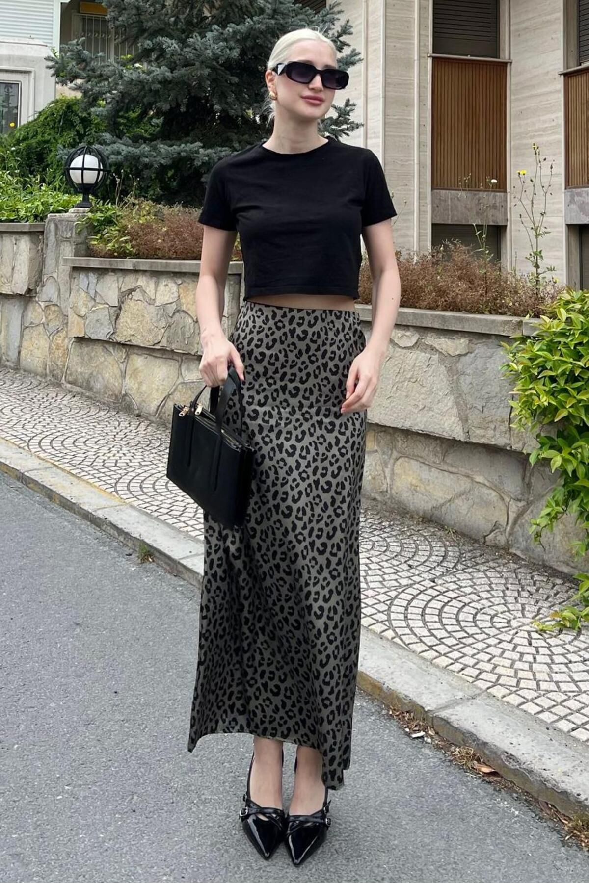 Yeşil Leopar Desenli Midi Boy Saten Etek MG2079 Yeşil Leopar Desenli Midi Boy Saten Etek MG2079