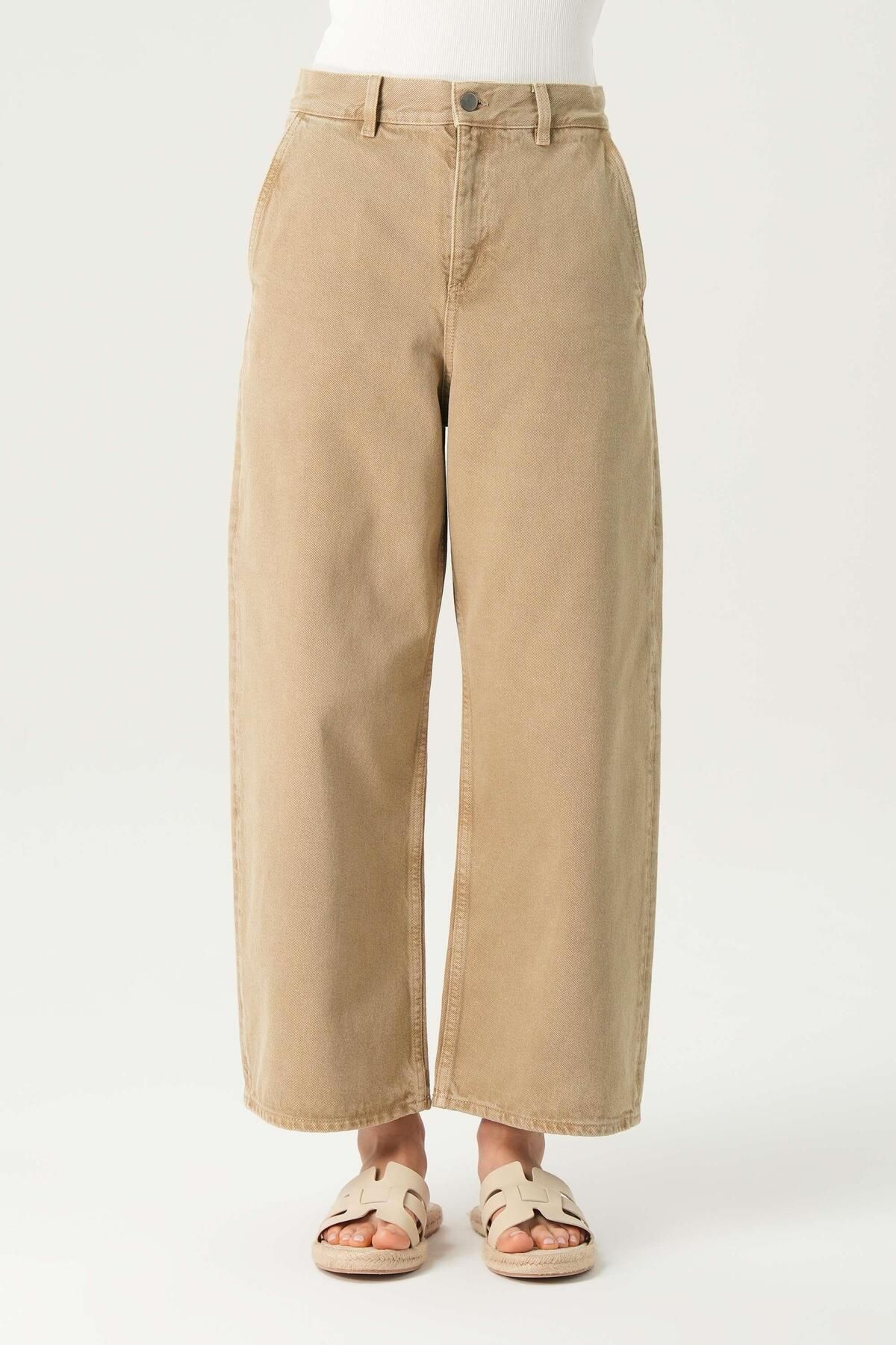 Weslie Camel Rengi Yüksek Bel Patı Fermuarlı Yandan Cepli Cropped Wideleg Jean Pantolon C 4530-107 Weslie Camel Rengi Yüksek Bel Patı Fermuarlı Yandan Cepli Cropped Wideleg Jean Pantolon C 4530-107