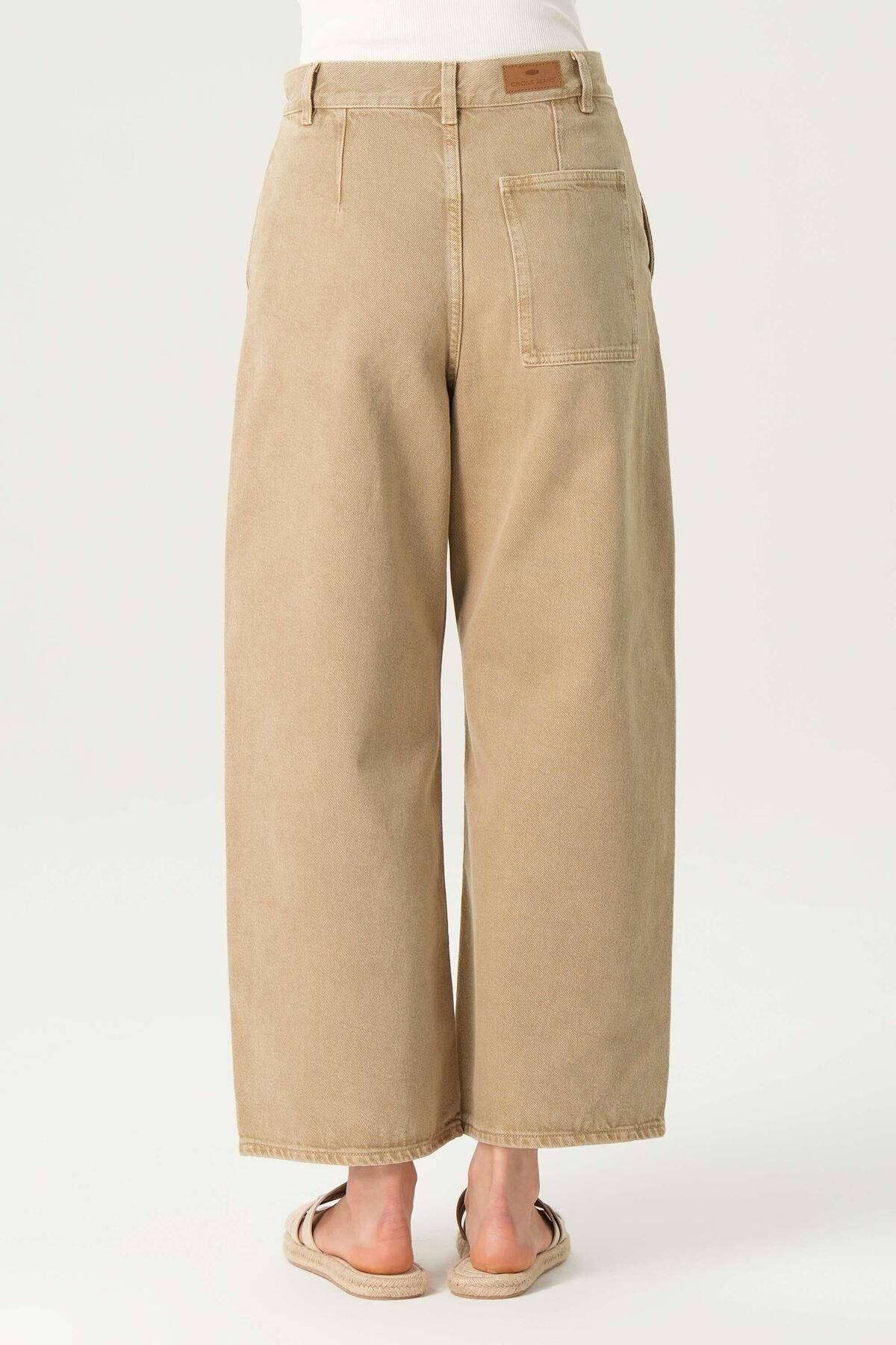 Weslie Camel Rengi Yüksek Bel Patı Fermuarlı Yandan Cepli Cropped Wideleg Jean Pantolon C 4530-107 Weslie Camel Rengi Yüksek Bel Patı Fermuarlı Yandan Cepli Cropped Wideleg Jean Pantolon C 4530-107