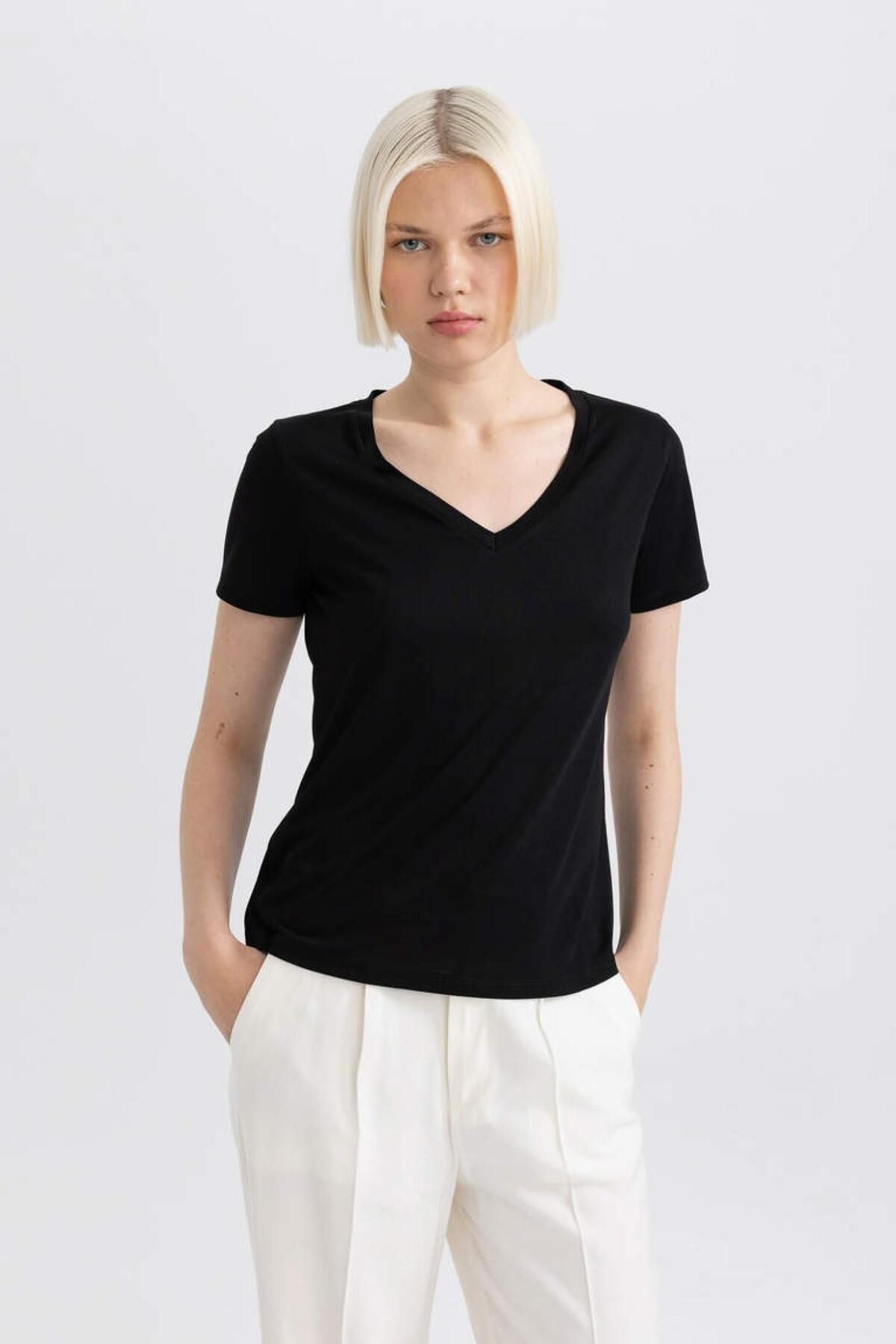 Regular Fit V Yaka Kısa Kollu Tişört W9204Az Regular Fit V Yaka Kısa Kollu Tişört W9204Az