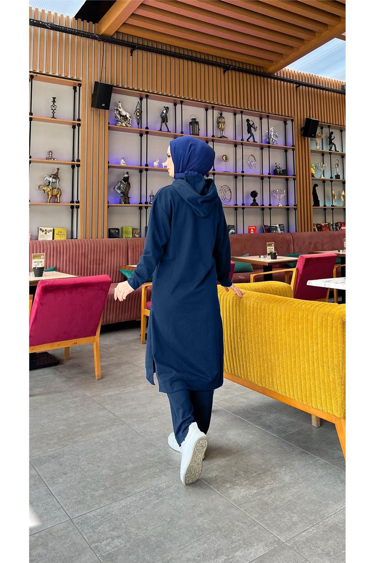 Uzun Tunik Kapşonlu Kenardan Yırtmaçlı İkili Spor Takım - 03034 - Açık Lacivert Uzun Tunik Kapşonlu Kenardan Yırtmaçlı İkili Spor Takım - 03034 - Açık Lacivert