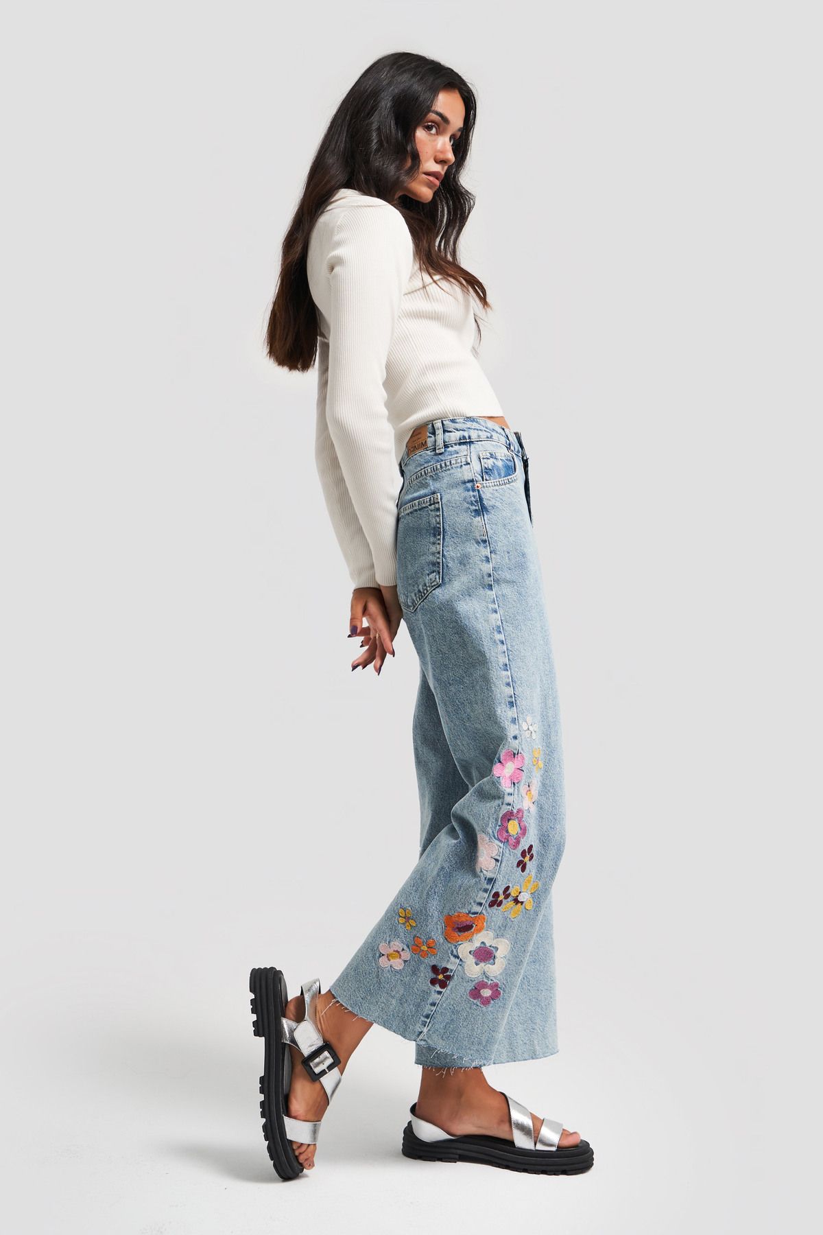 Kadın Snow Kot Rengi Çiçek Nakışlı Culotte Fit Tasarım Denim Kadın Snow Kot Rengi Çiçek Nakışlı Culotte Fit Tasarım Denim