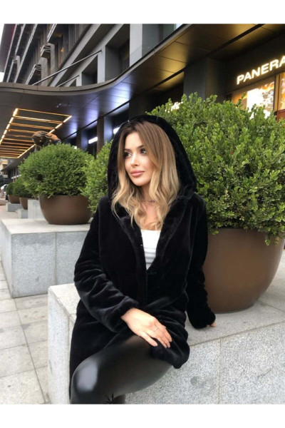 Peluş Kapşonlu Yumoş Kürk Kaban Peluş Kapşonlu Yumoş Kürk Kaban