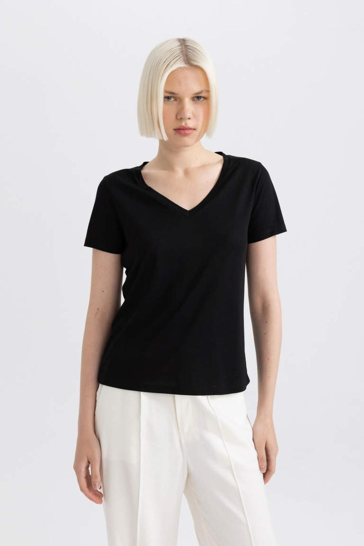 Regular Fit V Yaka Kısa Kollu Tişört W9204Az Regular Fit V Yaka Kısa Kollu Tişört W9204Az