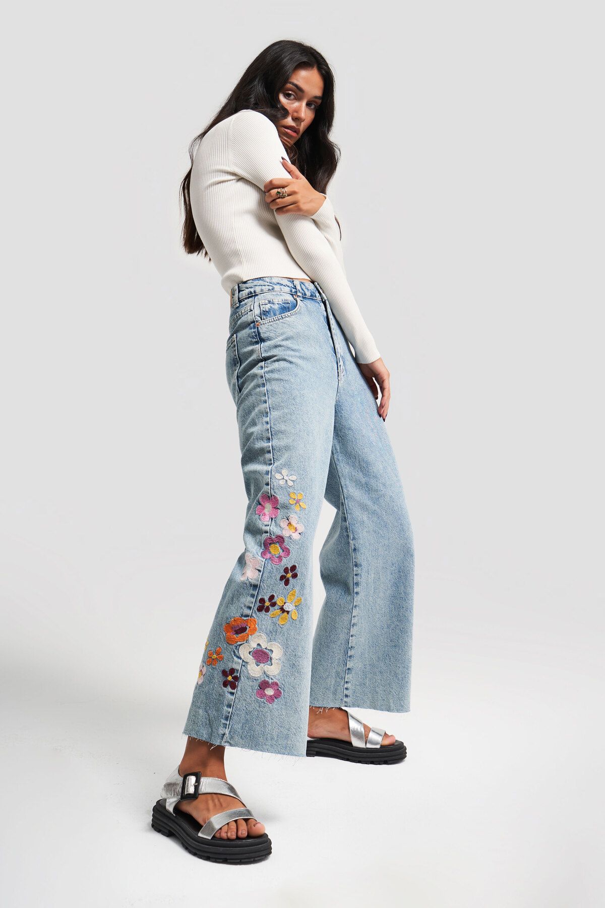 Kadın Snow Kot Rengi Çiçek Nakışlı Culotte Fit Tasarım Denim Kadın Snow Kot Rengi Çiçek Nakışlı Culotte Fit Tasarım Denim