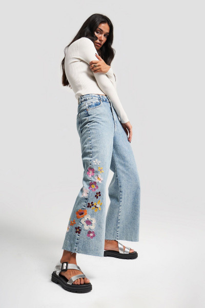 Kadın Snow Kot Rengi Çiçek Nakışlı Culotte Fit Tasarım Denim Kadın Snow Kot Rengi Çiçek Nakışlı Culotte Fit Tasarım Denim