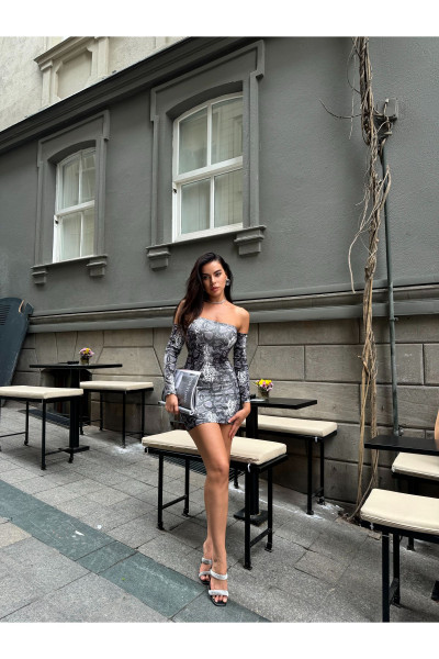 Kadın Yılan Desenli Mini Straplez Elbise Kadın Yılan Desenli Mini Straplez Elbise