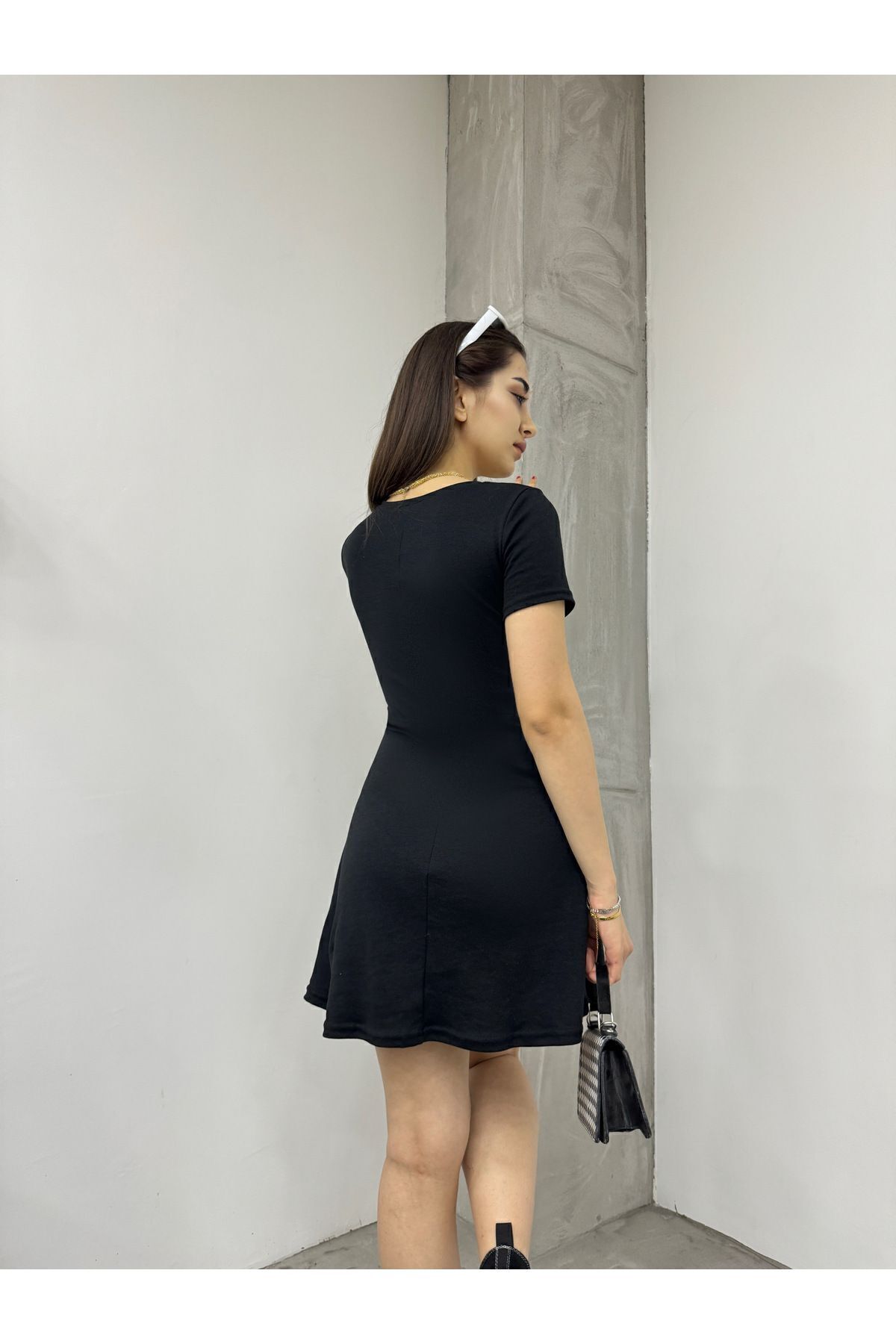 Kadın Yazlık Regular Fit Mini Basic V Yaka Kısa Kollu Pamuk Elbise Siyah Kadın Yazlık Regular Fit Mini Basic V Yaka Kısa Kollu Pamuk Elbise Siyah