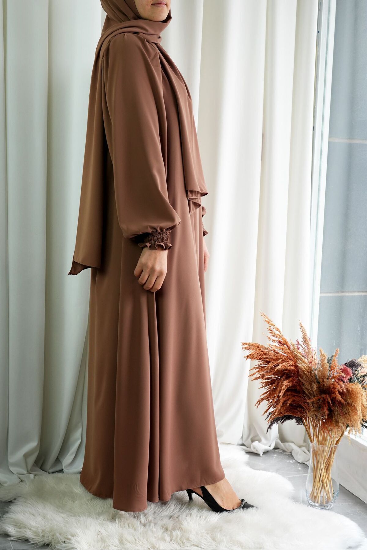 Model Meryem Medine Ipeği Çiçek Kol Detaylı Tesettür Elbise (ŞALSIZ) - Sütlü Kahve - Meryem01011 Model Meryem Medine Ipeği Çiçek Kol Detaylı Tesettür Elbise (ŞALSIZ) - Sütlü Kahve - Meryem01011