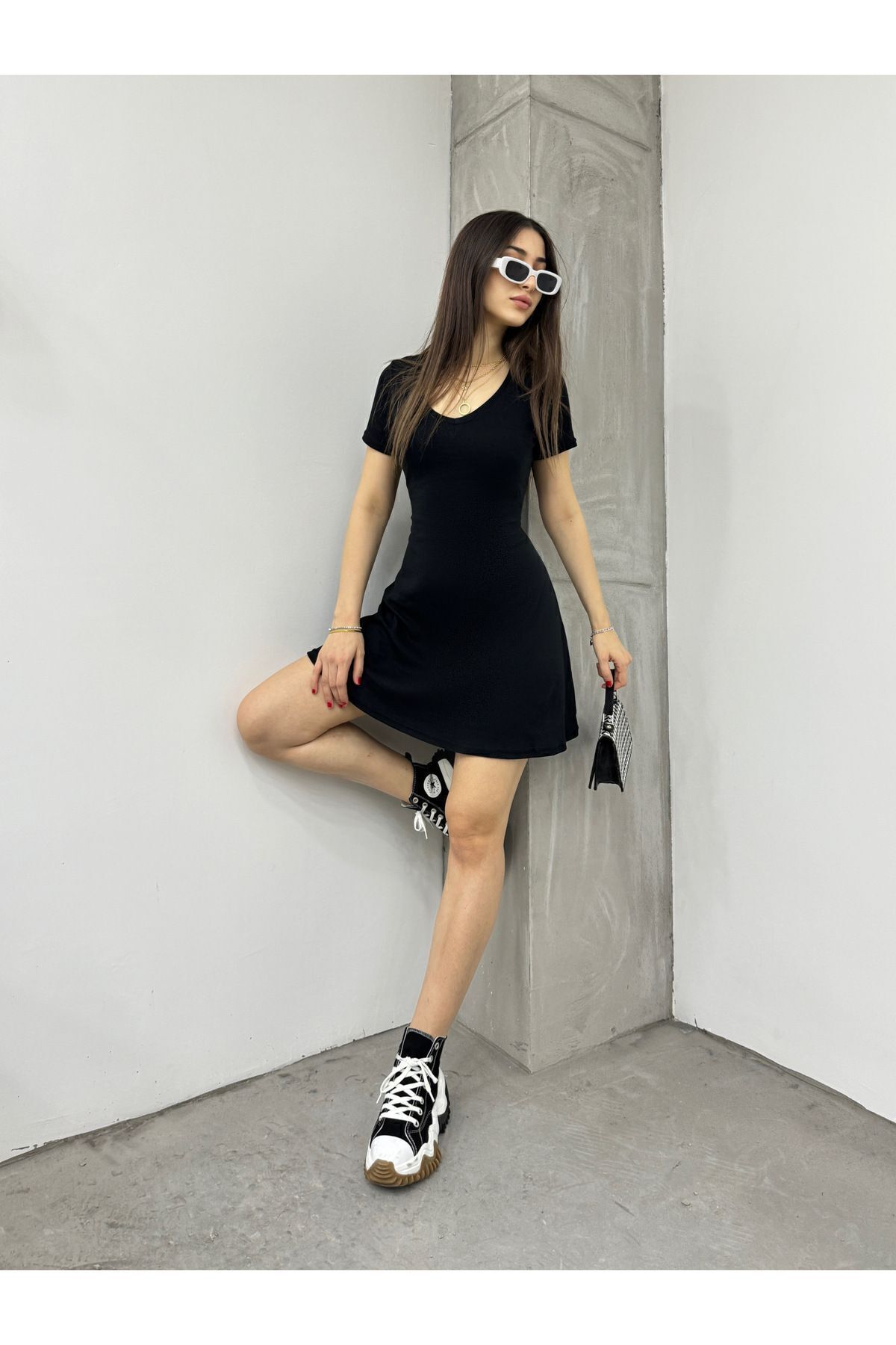 Kadın Yazlık Regular Fit Mini Basic V Yaka Kısa Kollu Pamuk Elbise Siyah Kadın Yazlık Regular Fit Mini Basic V Yaka Kısa Kollu Pamuk Elbise Siyah