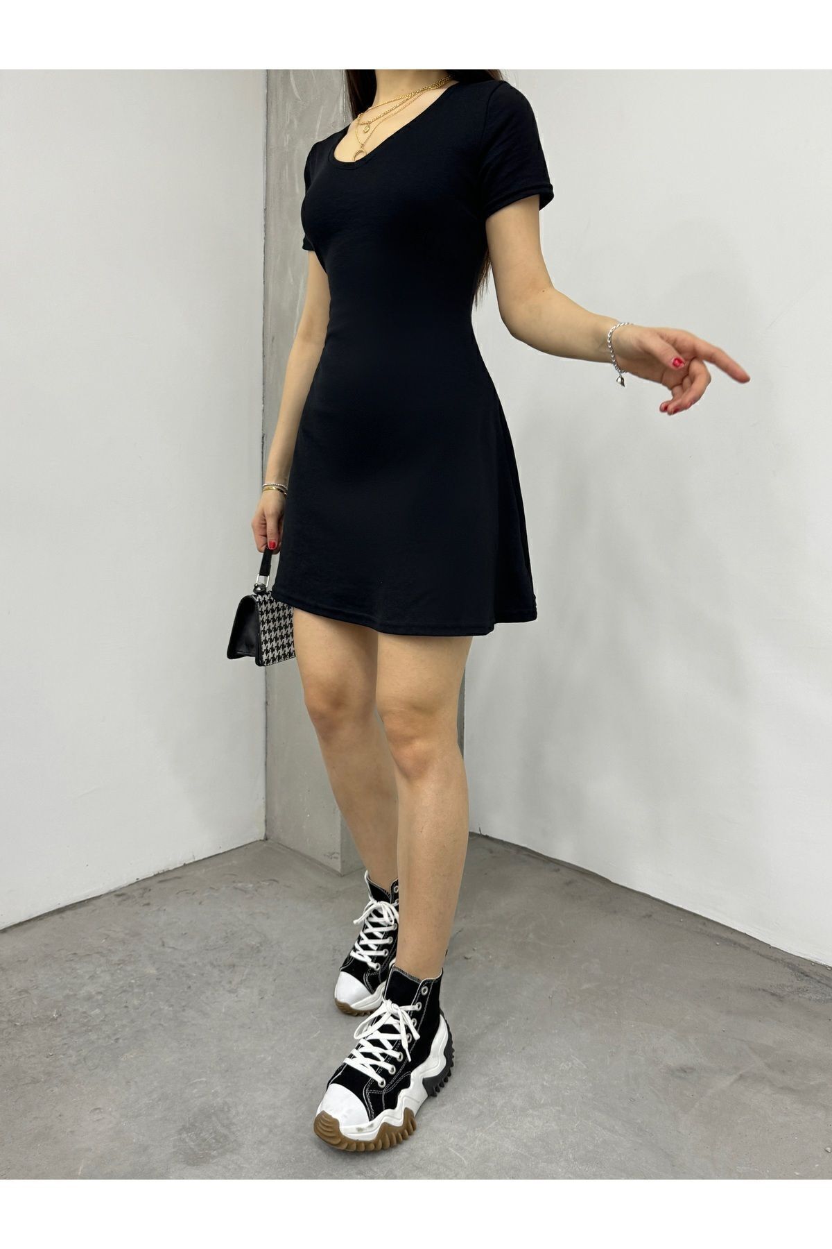 Kadın Yazlık Regular Fit Mini Basic V Yaka Kısa Kollu Pamuk Elbise Siyah Kadın Yazlık Regular Fit Mini Basic V Yaka Kısa Kollu Pamuk Elbise Siyah