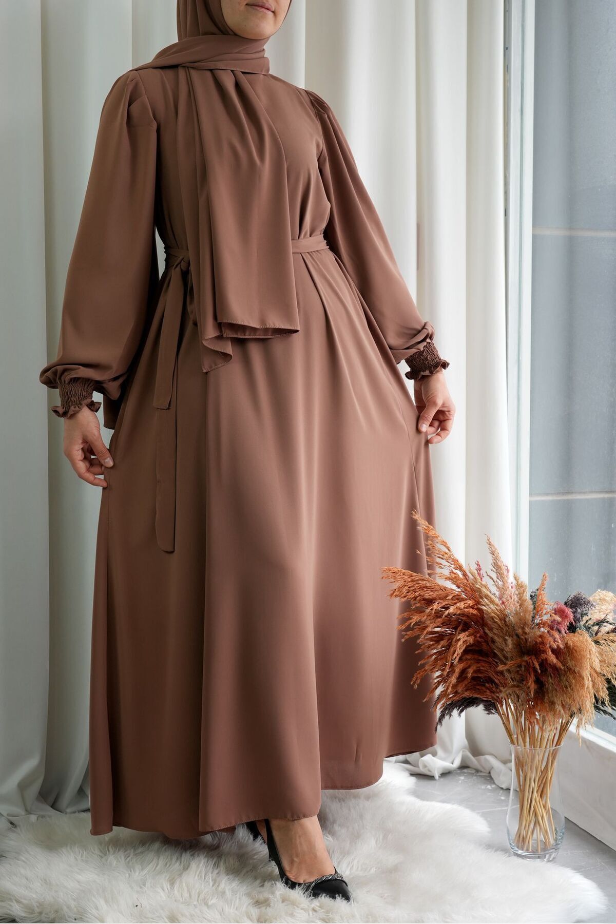 Model Meryem Medine Ipeği Çiçek Kol Detaylı Tesettür Elbise (ŞALSIZ) - Sütlü Kahve - Meryem01011 Model Meryem Medine Ipeği Çiçek Kol Detaylı Tesettür Elbise (ŞALSIZ) - Sütlü Kahve - Meryem01011