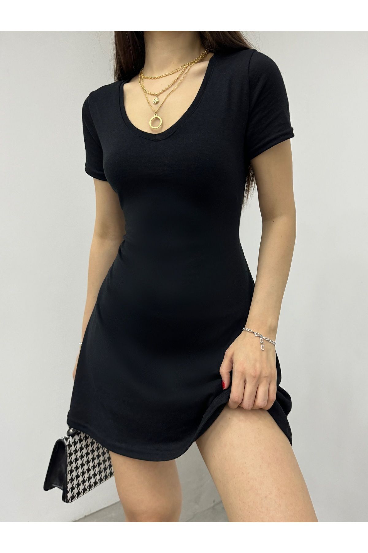 Kadın Yazlık Regular Fit Mini Basic V Yaka Kısa Kollu Pamuk Elbise Siyah Kadın Yazlık Regular Fit Mini Basic V Yaka Kısa Kollu Pamuk Elbise Siyah