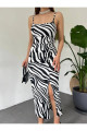 Zebra Desenli Askılı Derin Yırtmaçlı Bürümcük Yazlık Elbise Zebra Desenli Askılı Derin Yırtmaçlı Bürümcük Yazlık Elbise