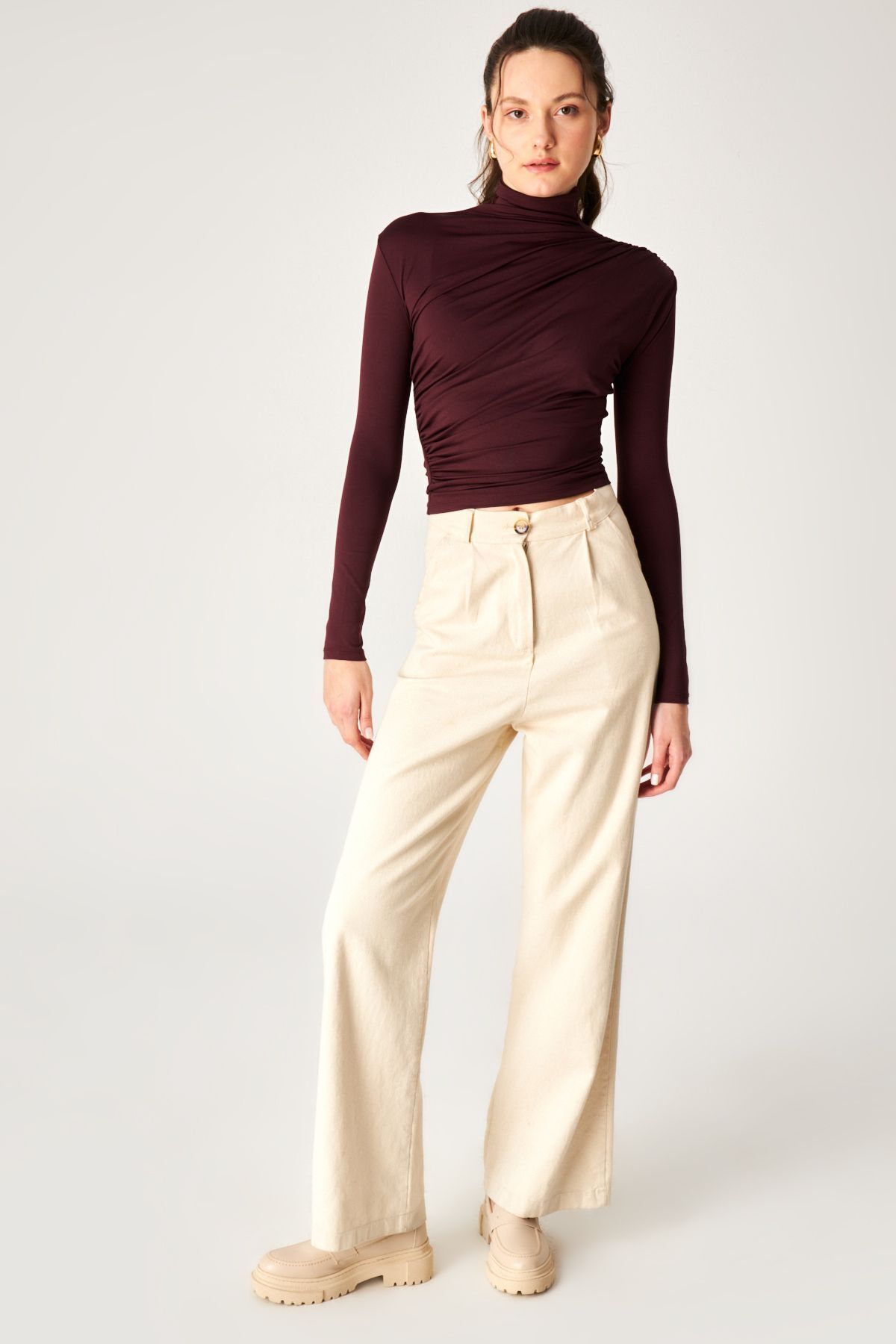 Koyu Bordo Poliamid Dik Yaka Drapeli Bluz Koyu Bordo Poliamid Dik Yaka Drapeli Bluz