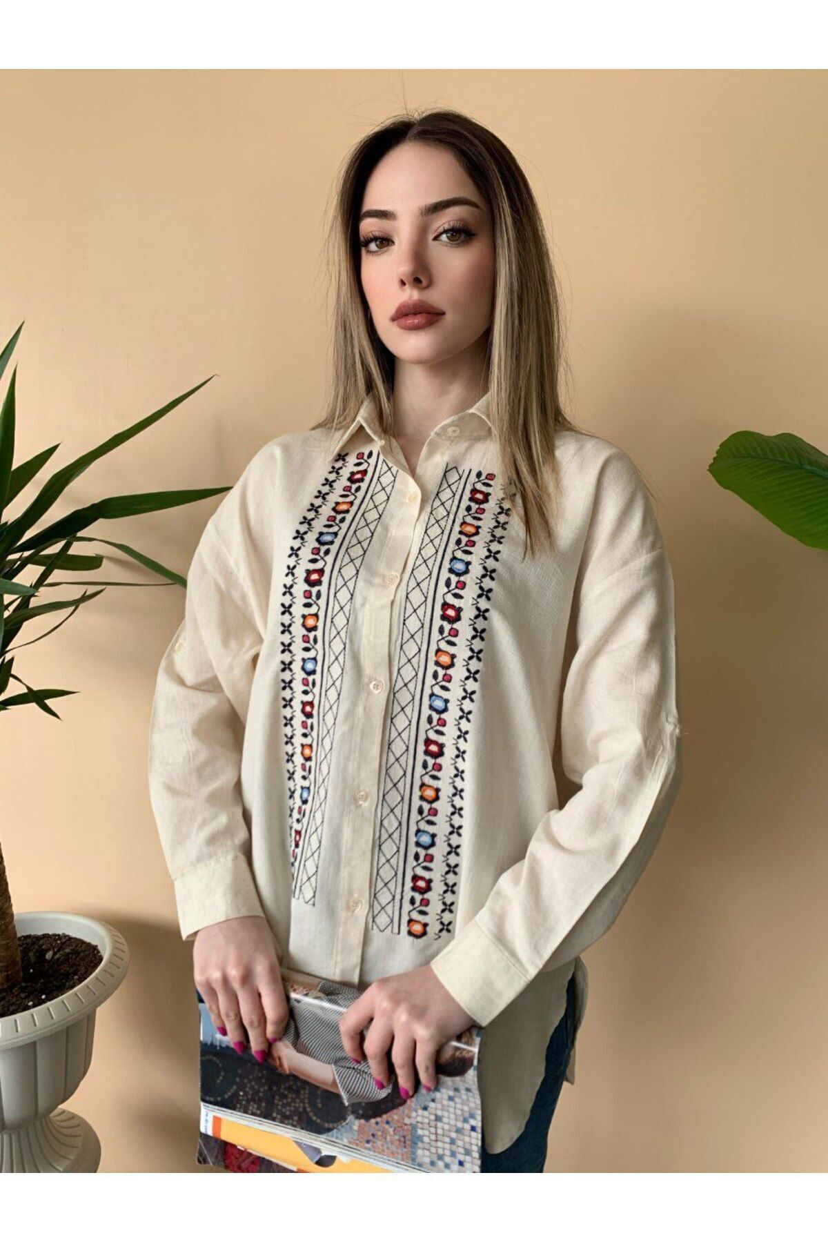 OWERSİZE NAKIŞLI KETEN GÖMLEK OWERSİZE NAKIŞLI KETEN GÖMLEK