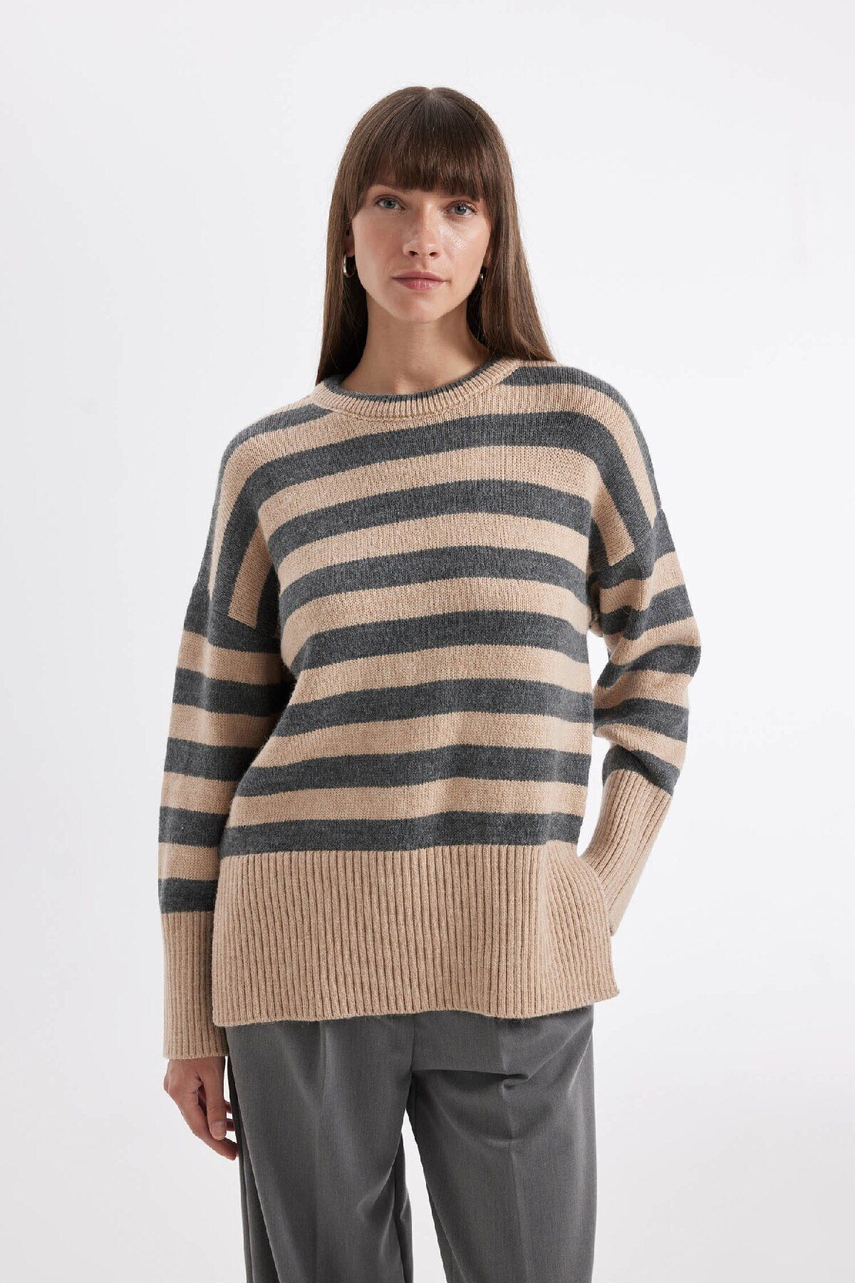 Oversize Geniş Kalıp Bisiklet Yaka Yanları Yırtmaçlı Çizgili Kazak C9054ax24wn Oversize Geniş Kalıp Bisiklet Yaka Yanları Yırtmaçlı Çizgili Kazak C9054ax24wn