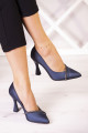 Roland Lacivert Saten Taşlı Kadeh Topuklu Stiletto 9 Cm. Roland Lacivert Saten Taşlı Kadeh Topuklu Stiletto 9 Cm.