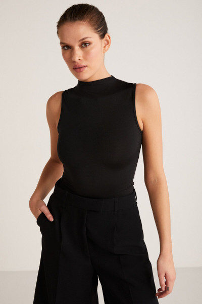 Monday Kadın Basic Kolsuz Bisiklet Yaka Crop Siyah Bluz