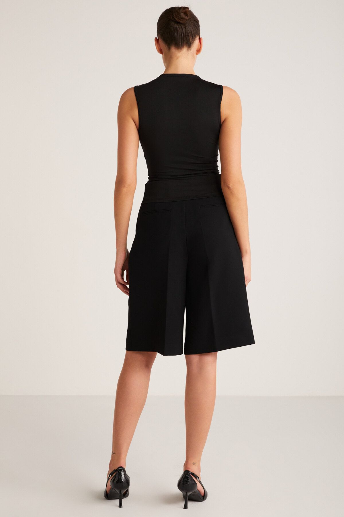 Monday Kadın Basic Kolsuz Bisiklet Yaka Crop Siyah Bluz Monday Kadın Basic Kolsuz Bisiklet Yaka Crop Siyah Bluz